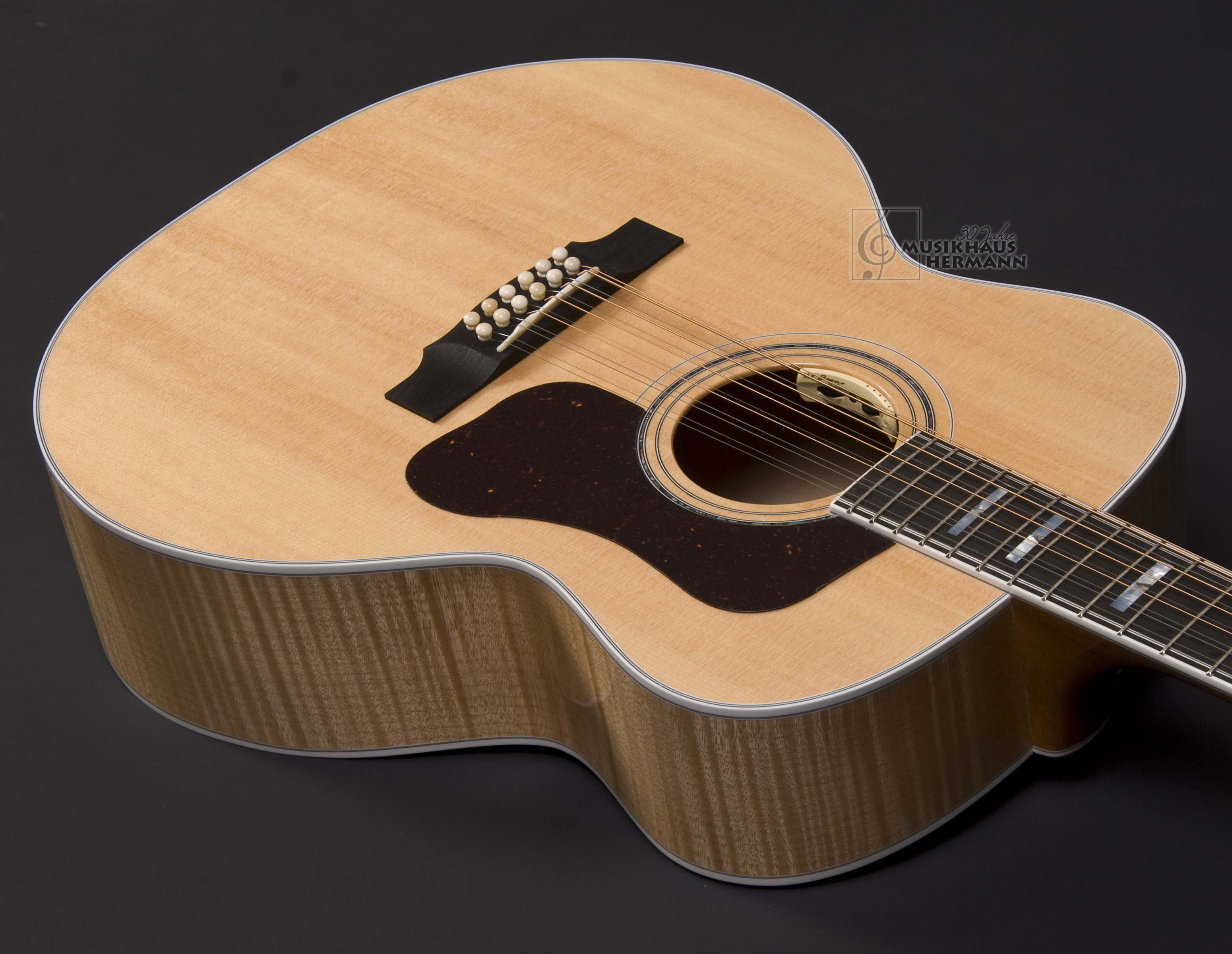 Galerie anzeigen (13 Bilder) a7-0842-guild-f512e-maple