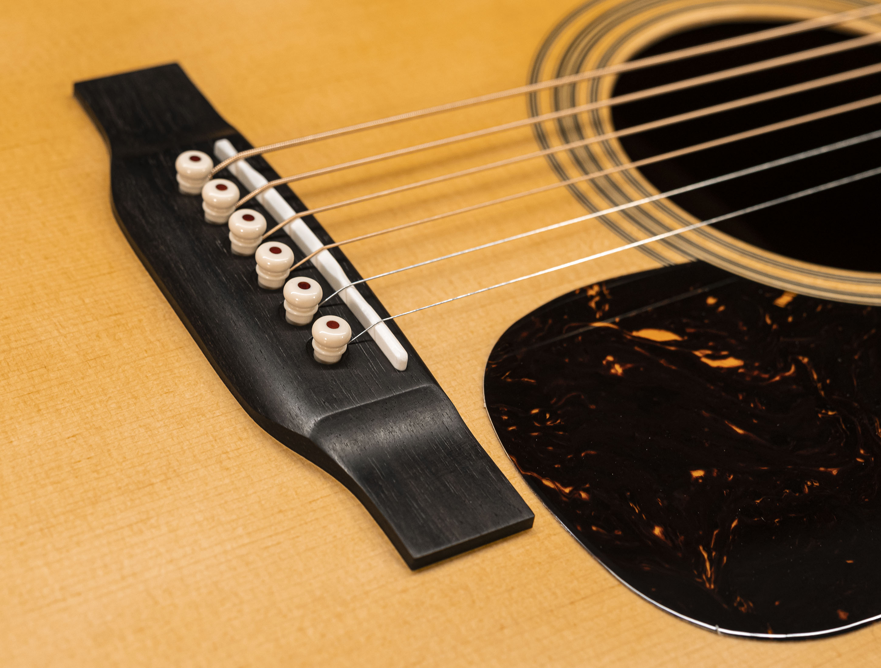 Show gallery (20 images) a135365 martin-d-28-satin-2023
