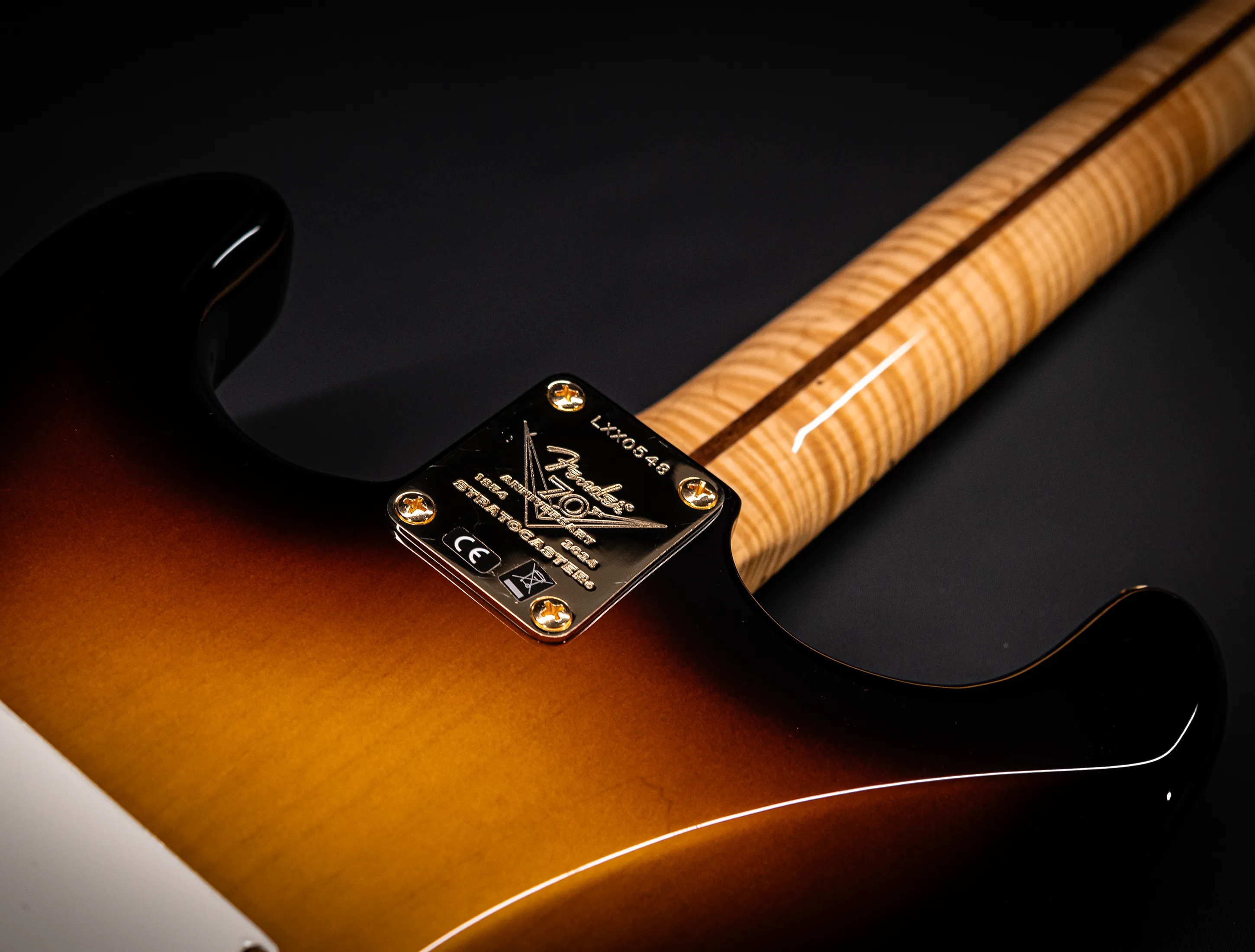 a165104 Fender 70th Anniversary Limited Stratocaster NOS Flame AAAA Neck - Sunburst