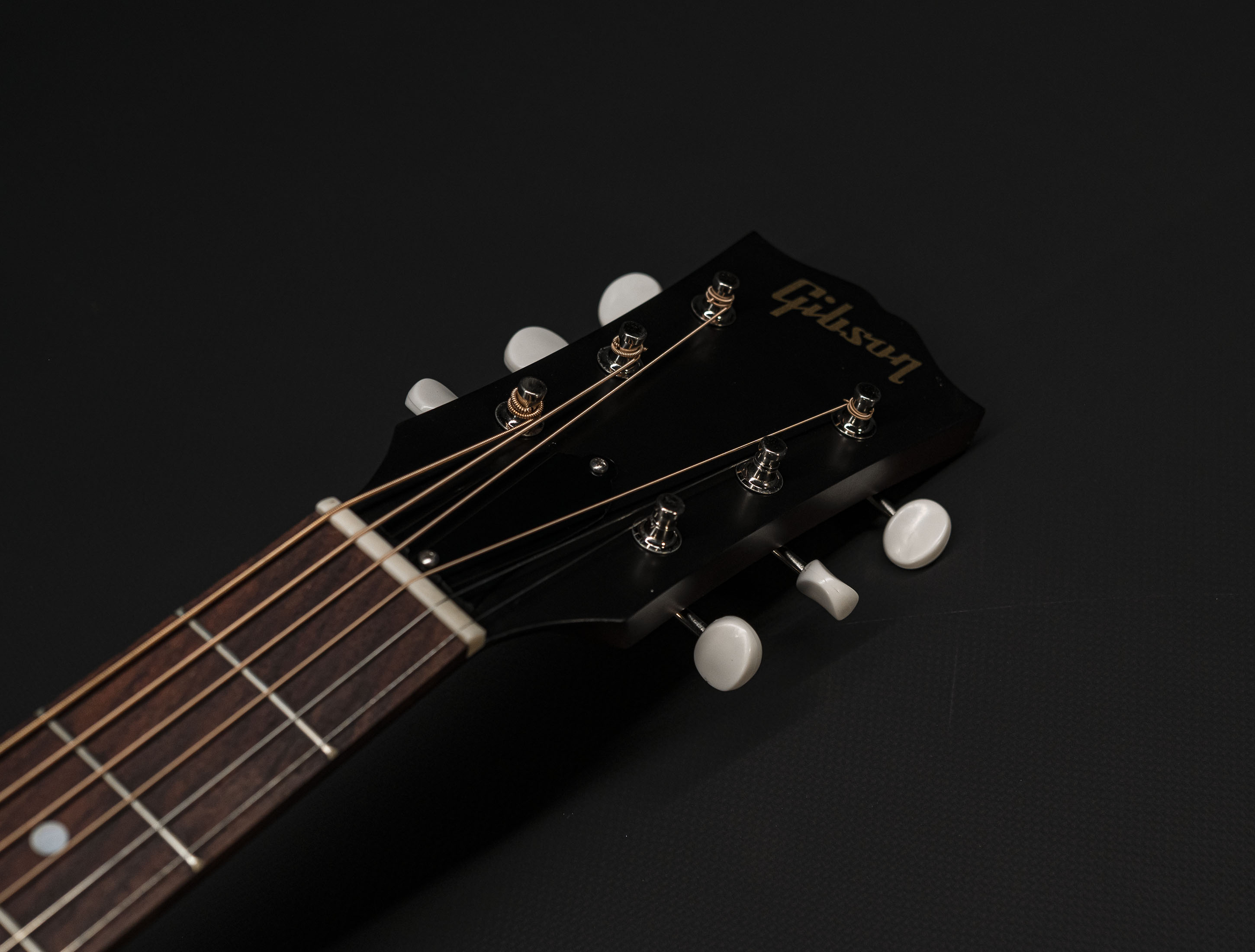 Show gallery (25 images) a121266 gibson-j-45-50s-faded-vintage-sunburst