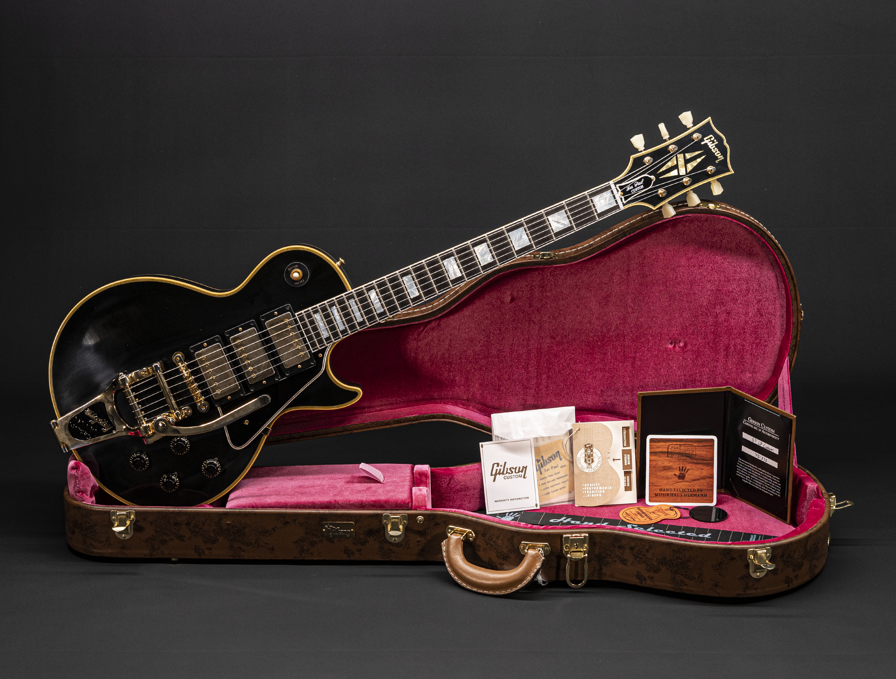 Galerie anzeigen (26 Bilder) a120203 gibson-les-paul-custom-1957-reissue-3-pickup-bigsby-vos-ebony