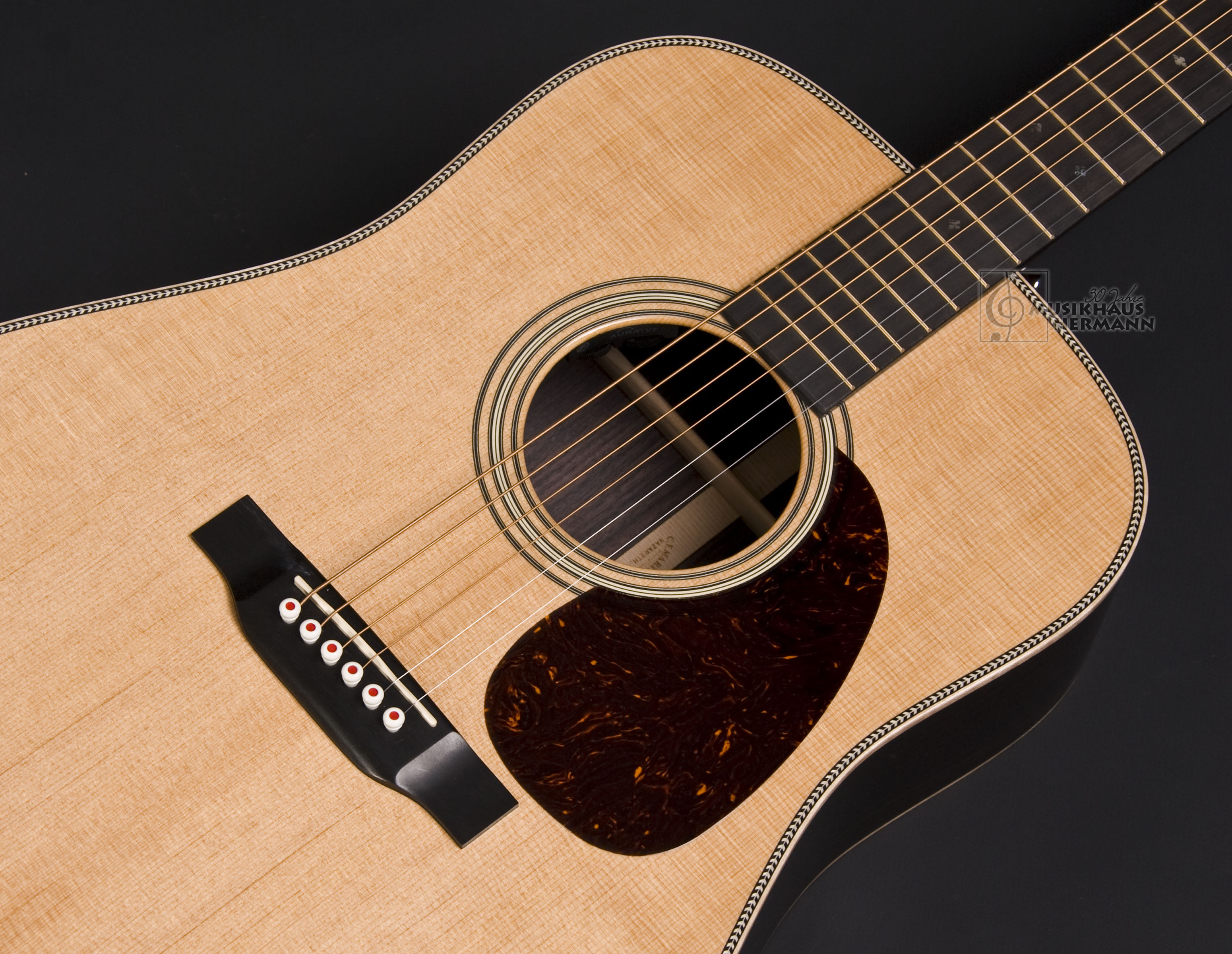 Show gallery (14 images) a7-9083 martin-d-28-e-modern-deluxe-mit-tonabnehmer