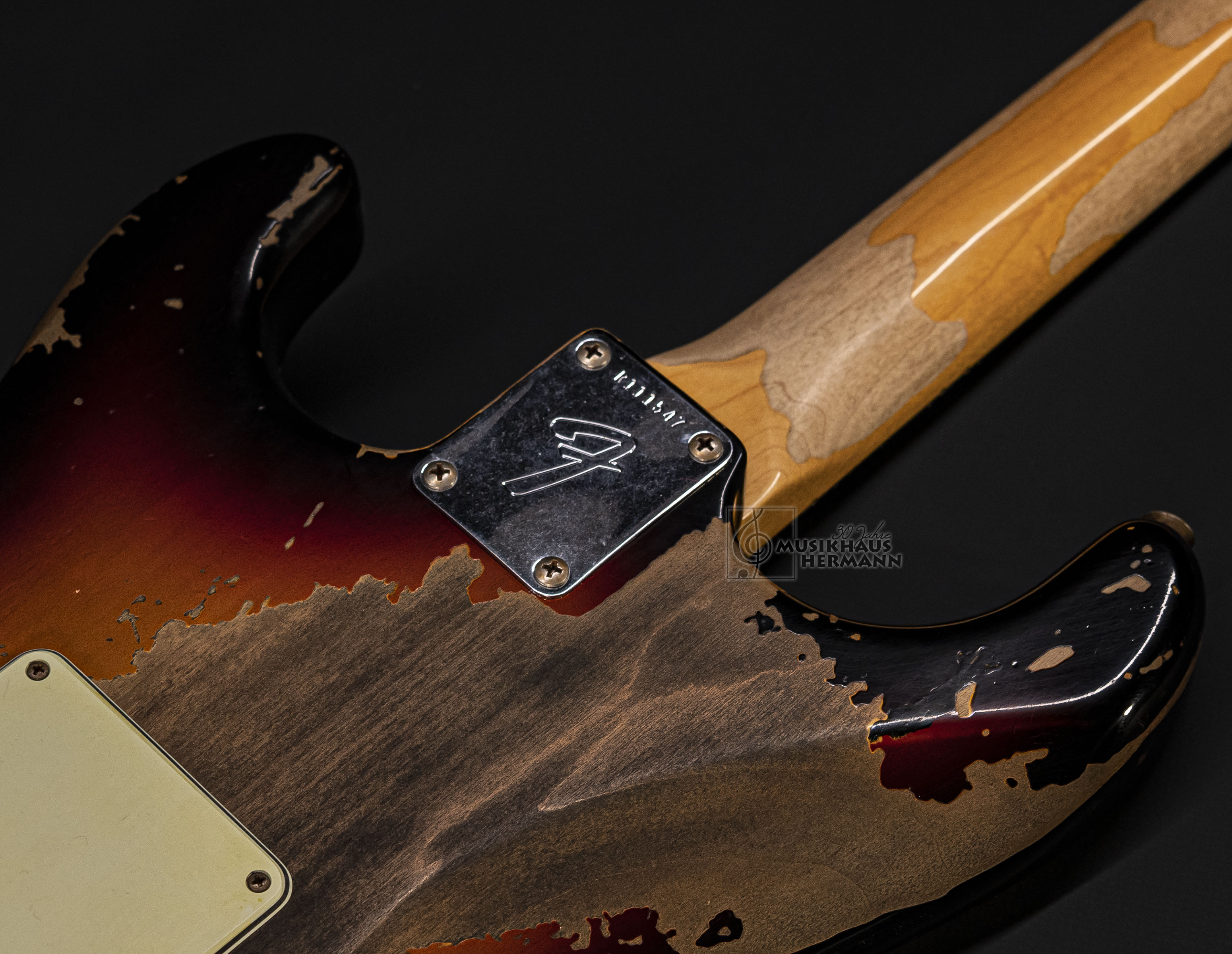 Galerie anzeigen (21 Bilder) a9-4224 fender-custom-shop-michael-landau-1968-stratocaster-3-color-sunburst