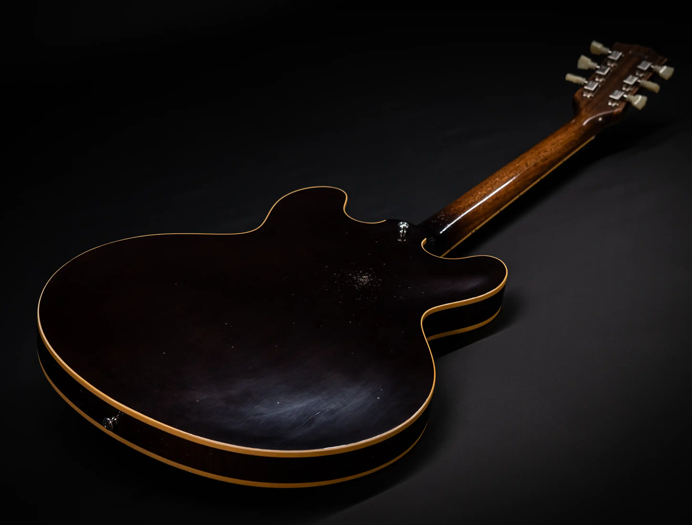 Galerie anzeigen (29 Bilder) a154458 Gibson-ES-335-1964-Custom-Shop-Murphy-Lab-Light-Aged-Figured-Maple-Antique-Walnut-Stain