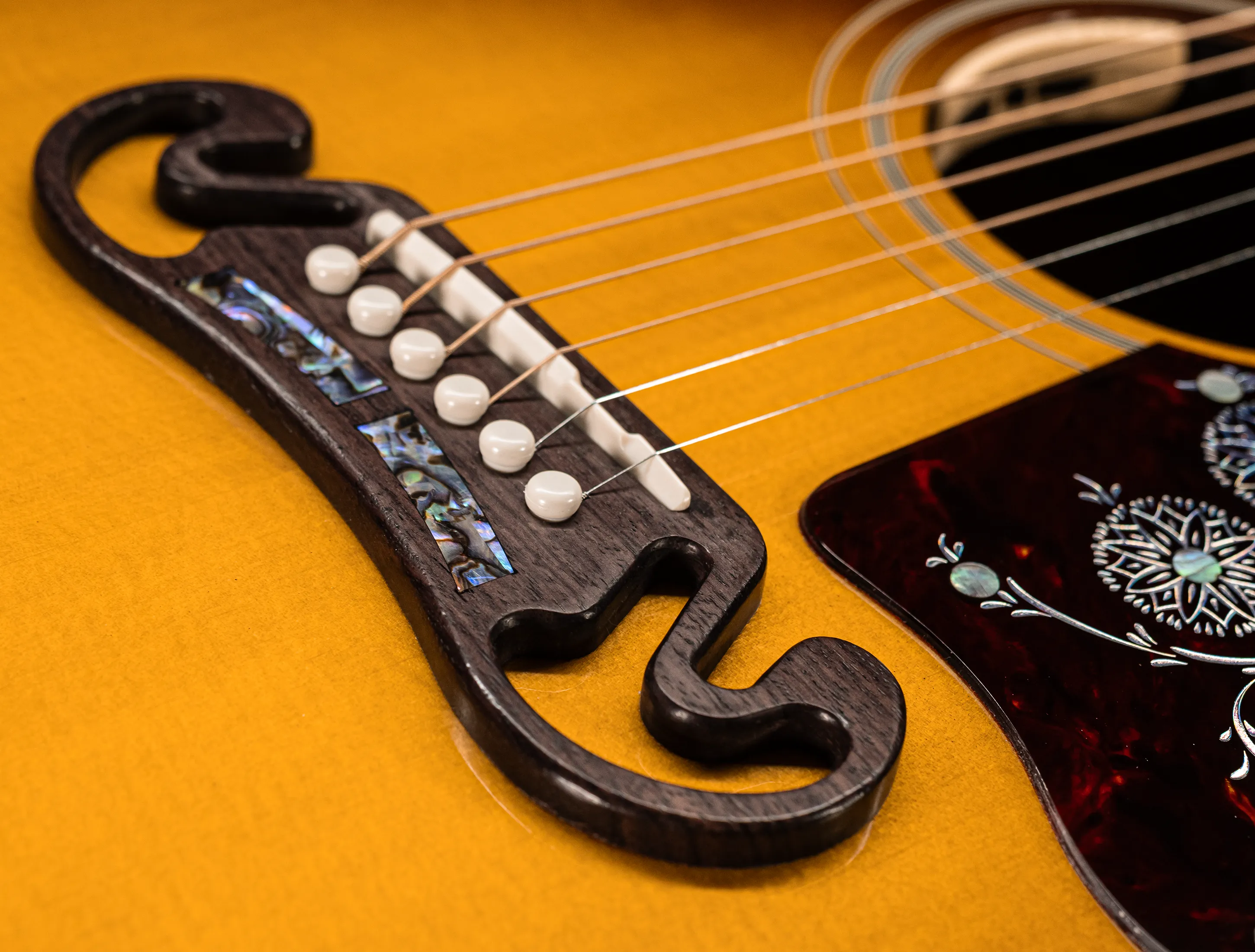 Gibson SJ-200 Elegant Koa - Honey Burst
