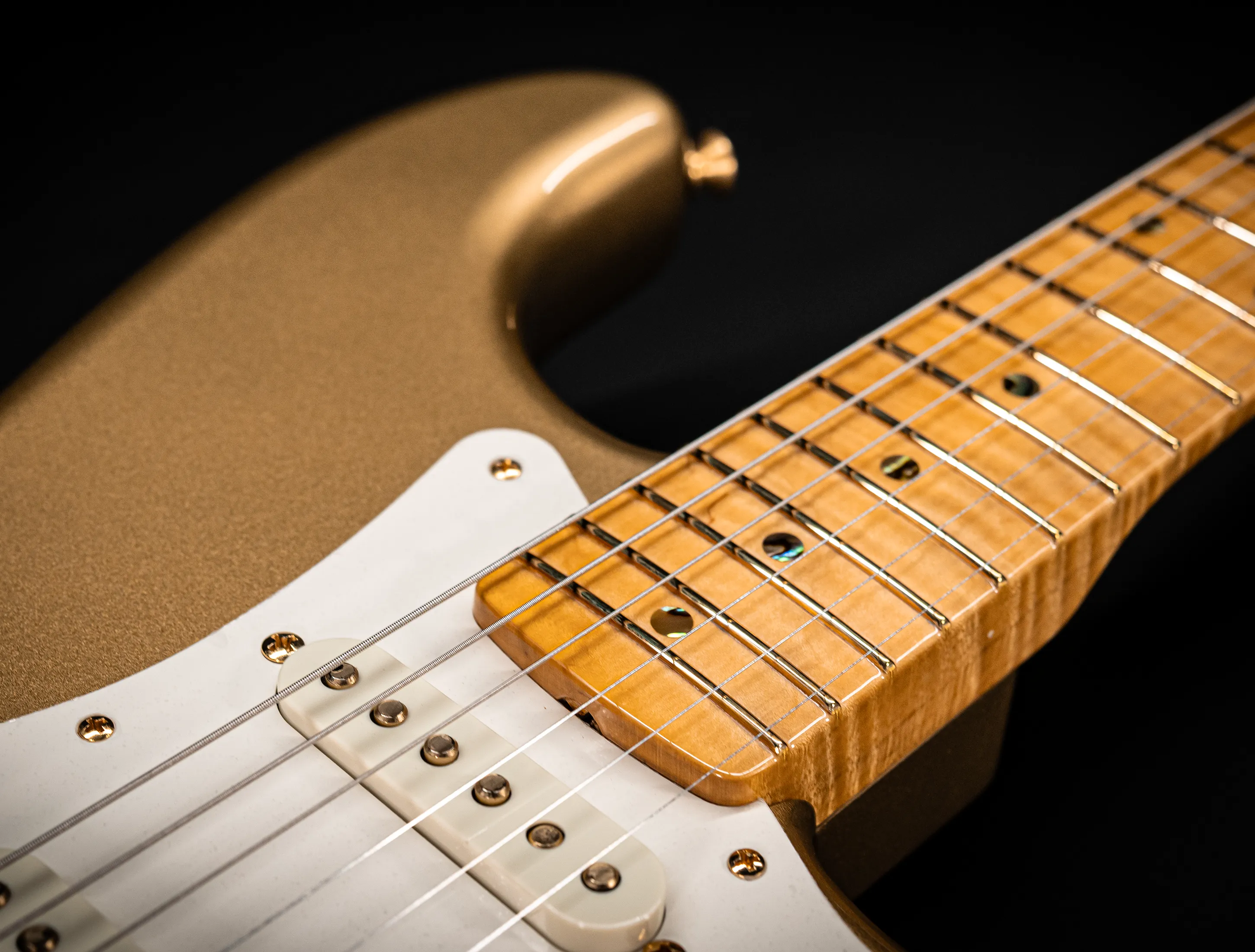 Fender 70th Anniversary Limited Stratocaster NOS Mastergrade Flame AAAA Neck - Aztec Gold