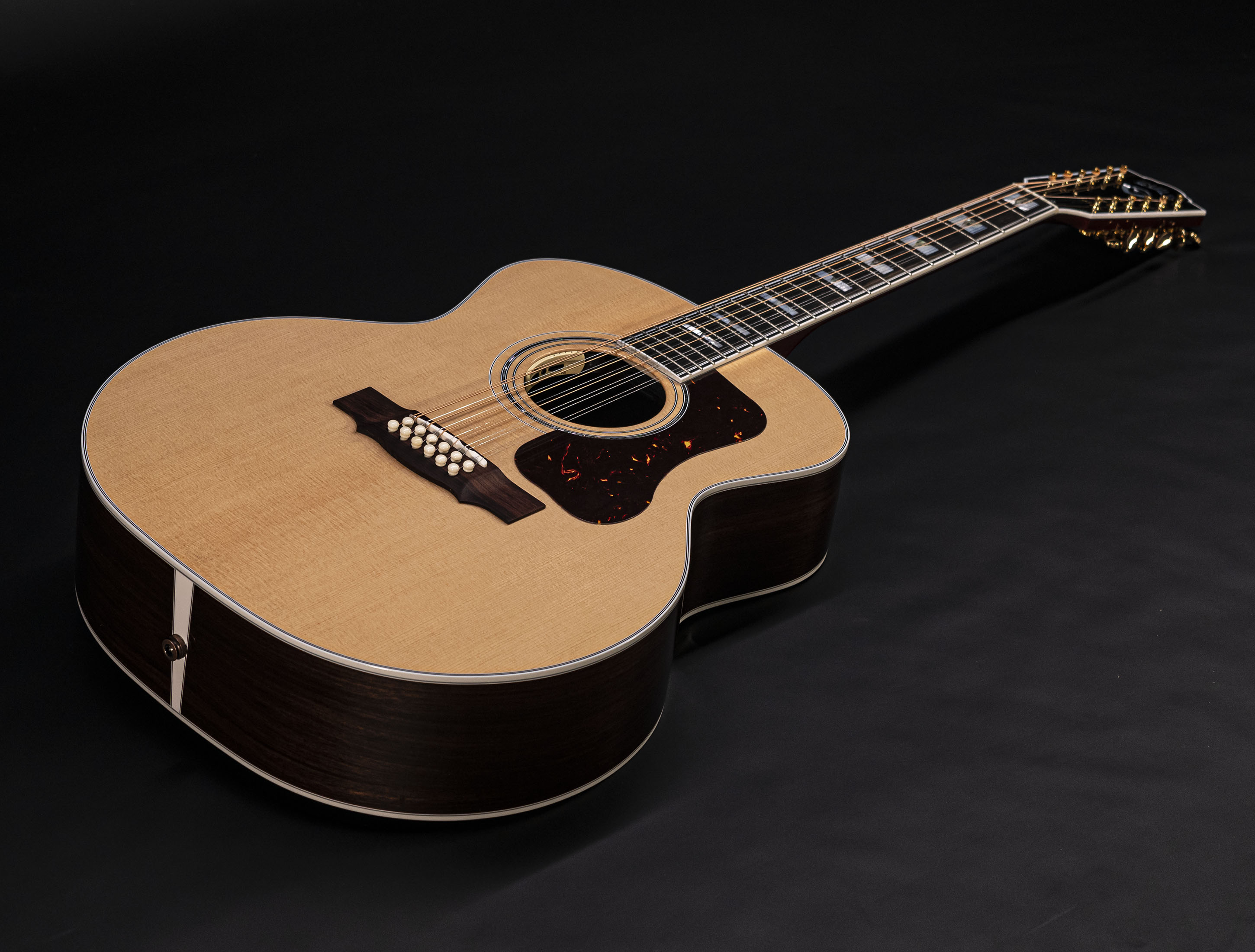 Galerie anzeigen (22 Bilder) a110898 guild-f-512e-natural-l-r-baggs-12-string-usa