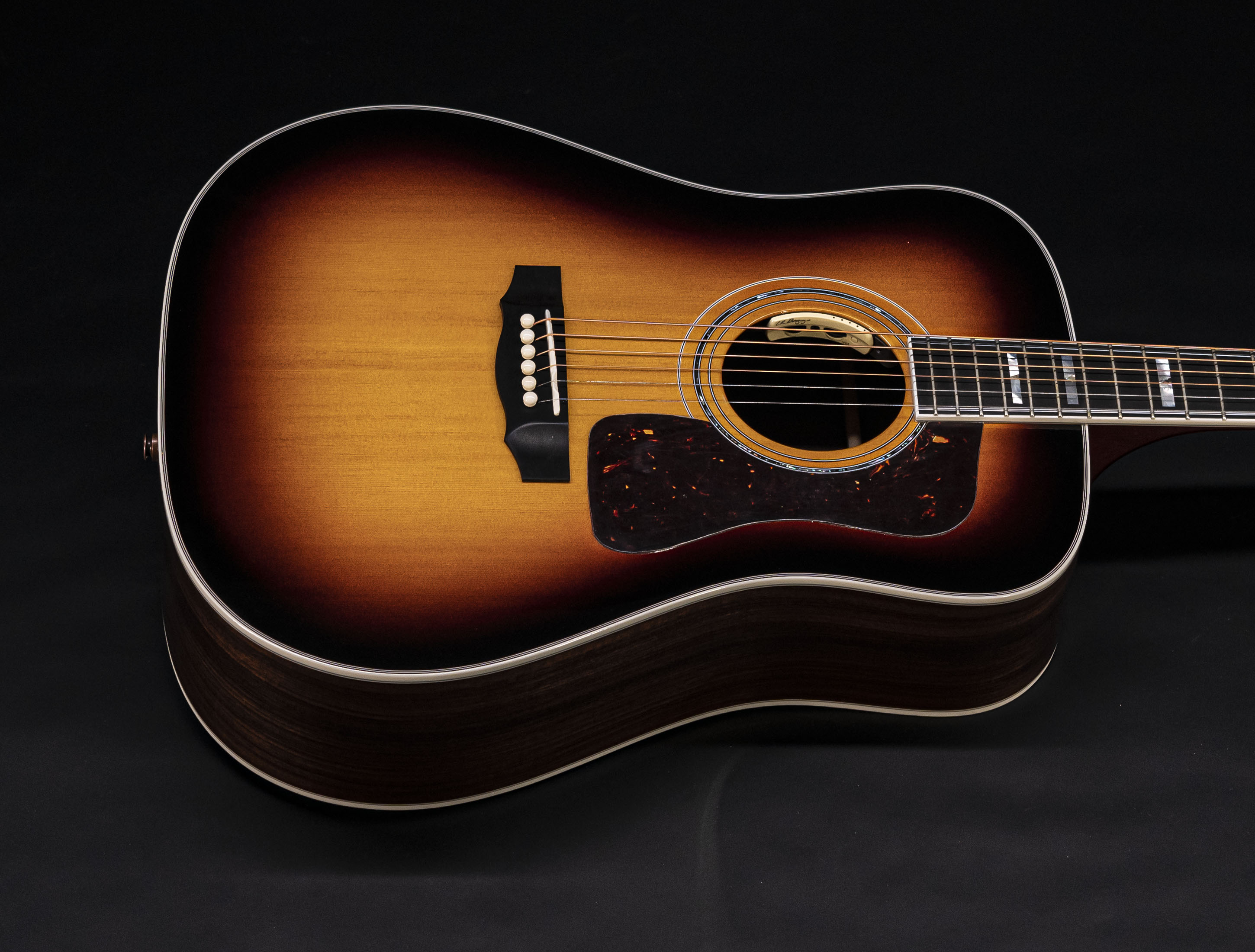 Galerie anzeigen (23 Bilder) a10-5600 Guild-D-55E-ATB-Antique-Sunburst-L-R-Baggs-USA