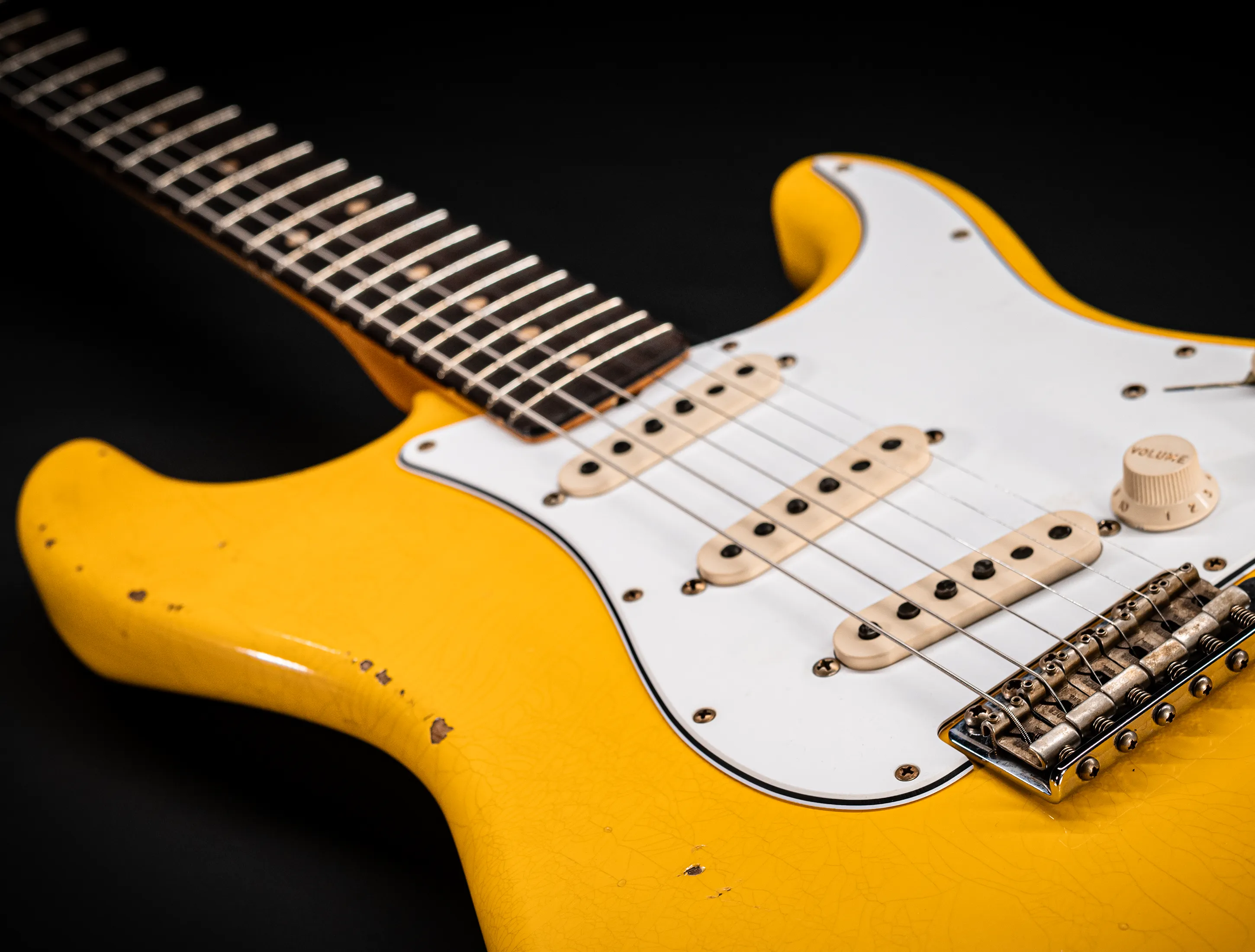 Fender MBD 1963 Stratocaster Between Relic & Heavy Relic - Aged Graffity Yellow