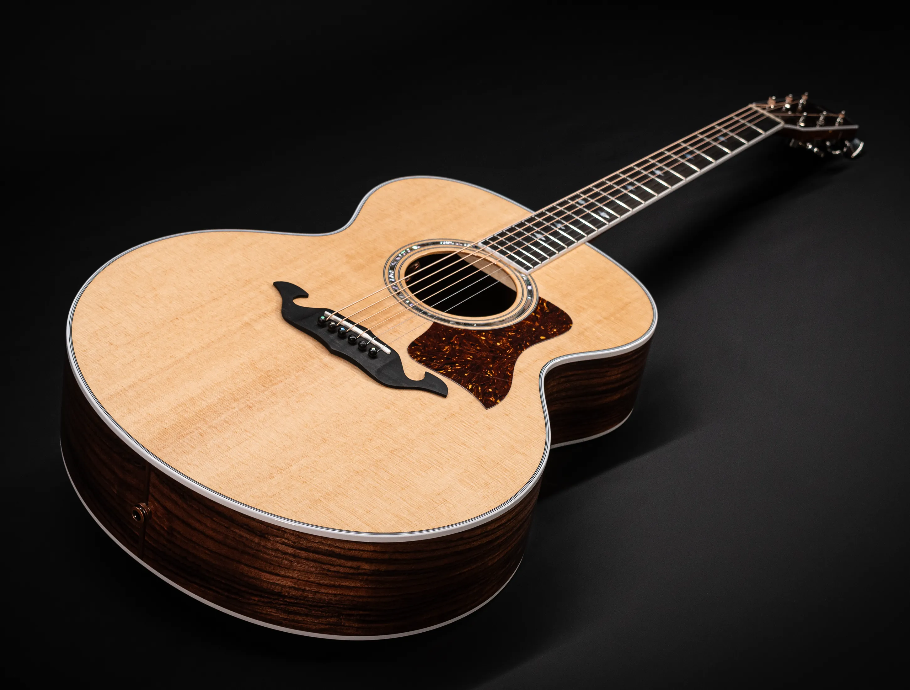 Show gallery (27 images) a165039 Taylor 815e Legacy - First Edition hand signed by Bob Taylor