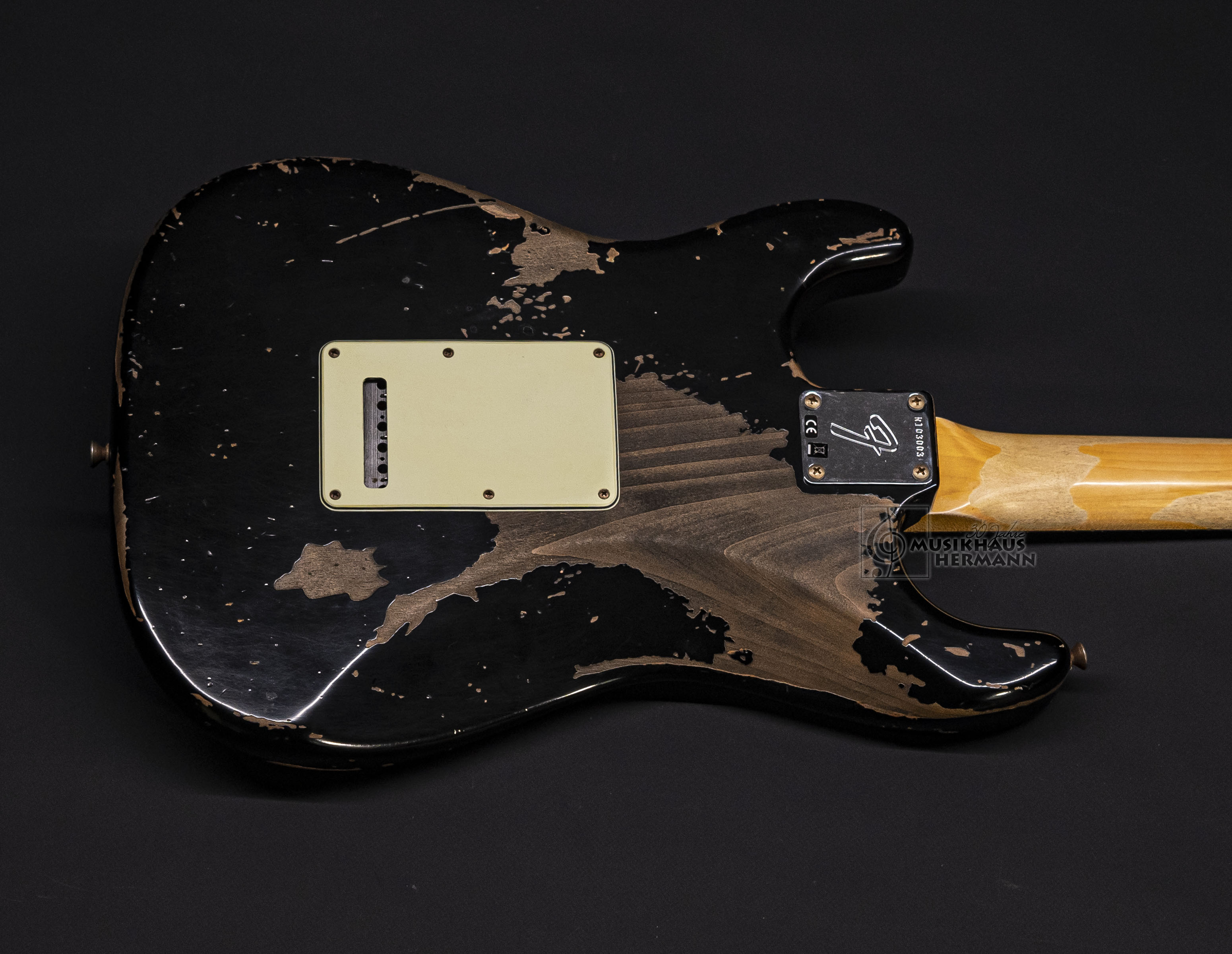 Show gallery (22 images) a9-1289 fender-custom-shop-michael-landau-1968-stratocaster-black