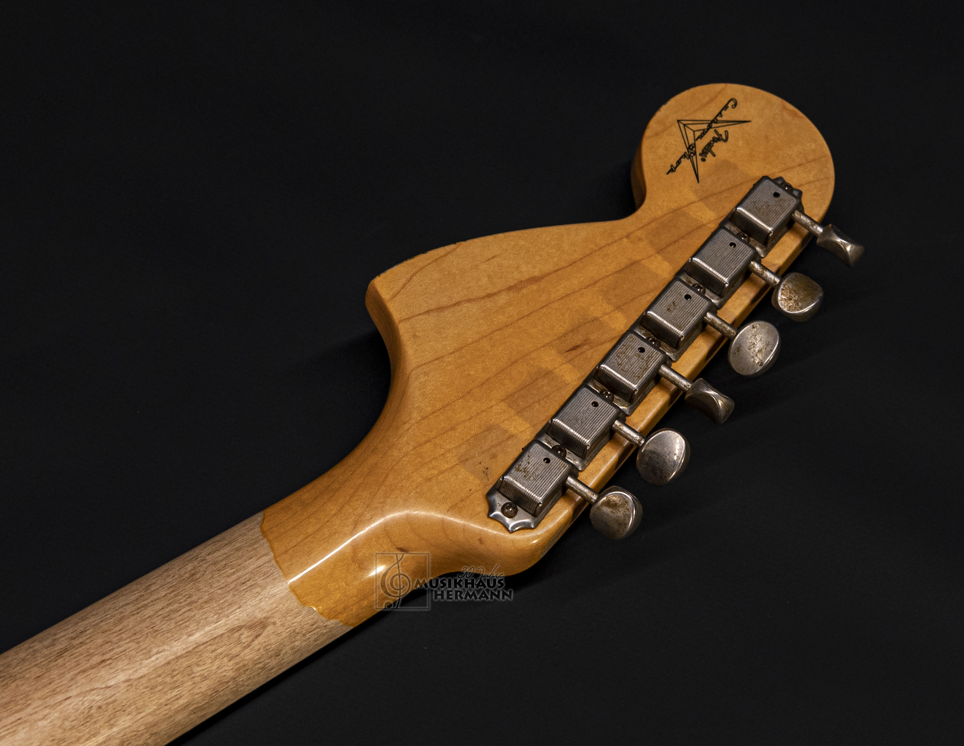 Galerie anzeigen (21 Bilder) a9-4226 fender-custom-shop-michael-landau-1968-stratocaster-3-color-sunburst