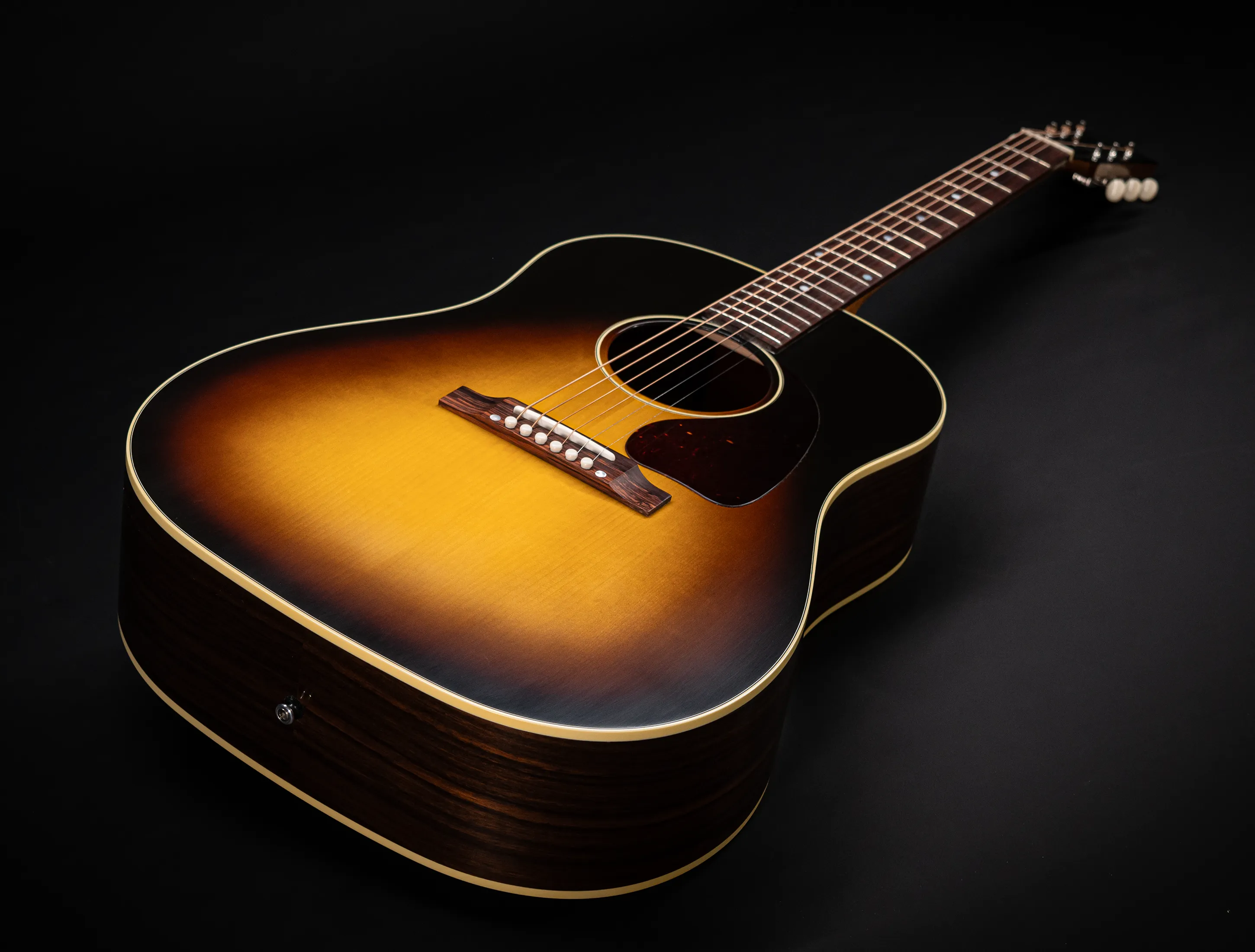 Show gallery (30 images) a175804-Gibson-J-45-Rosewood-EARLY-50s-Golden-Era-Custom-Shop-Adirondack-Vintage-Sunburst-Musikhaus-Hermann-