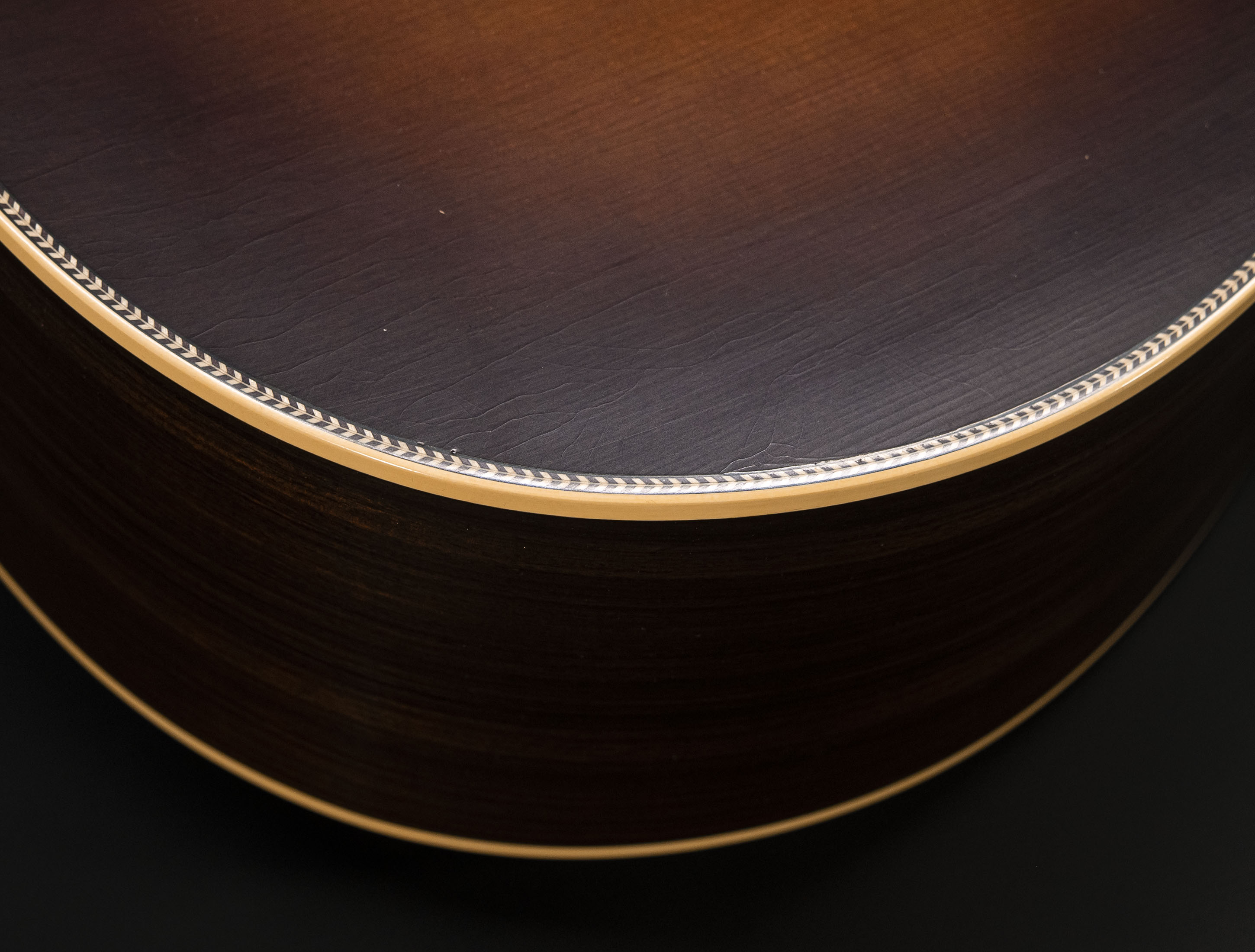 Show gallery (27 images) a134120 martin-custom-shop-d-28-authentic-1937-vintage-low-gloss-ambertone-burst-stage-1-aging