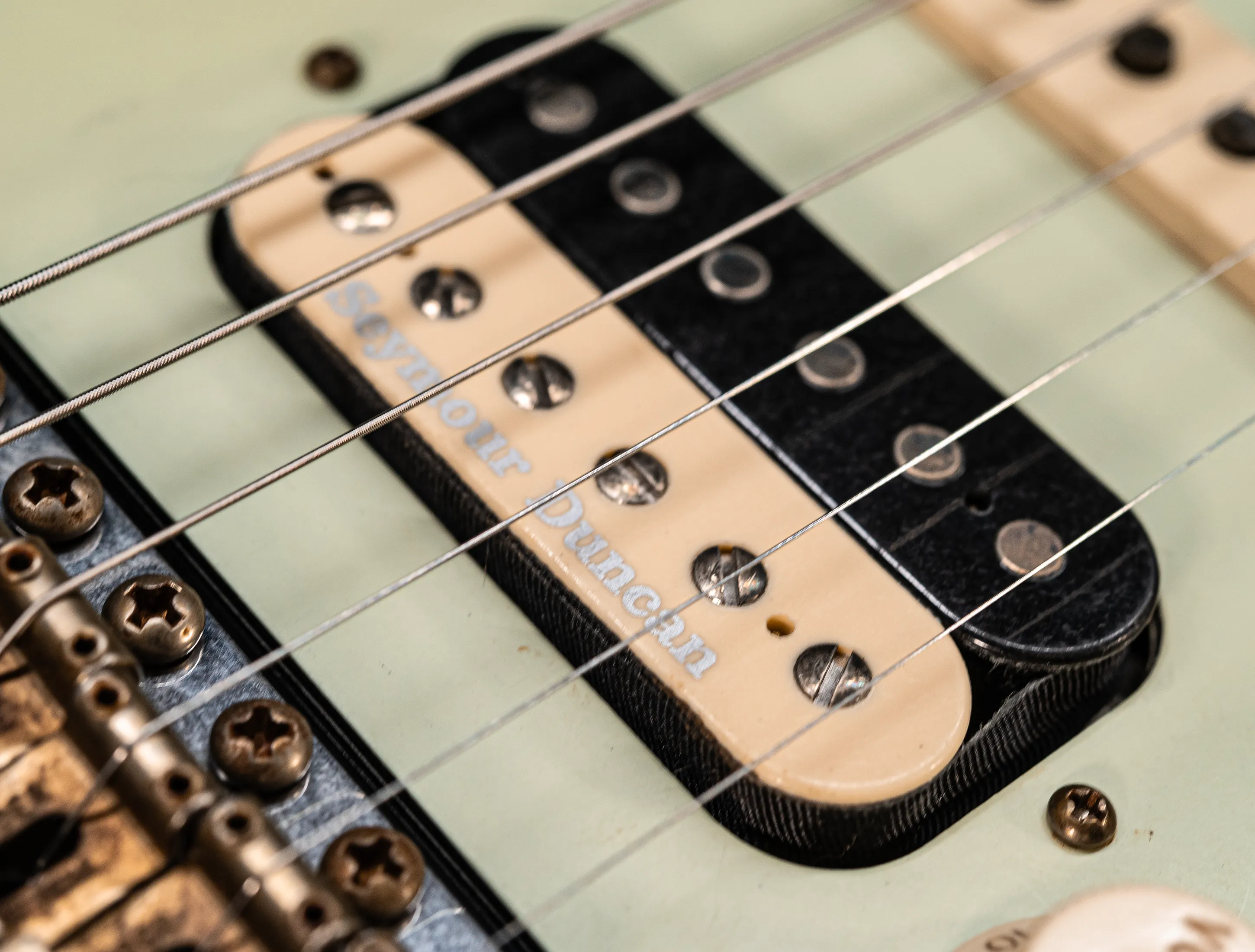 a173082Fender MBD Limited 1963 Humbucker Stratocaster Heavy Relic - Black Muikhaus-Hermann