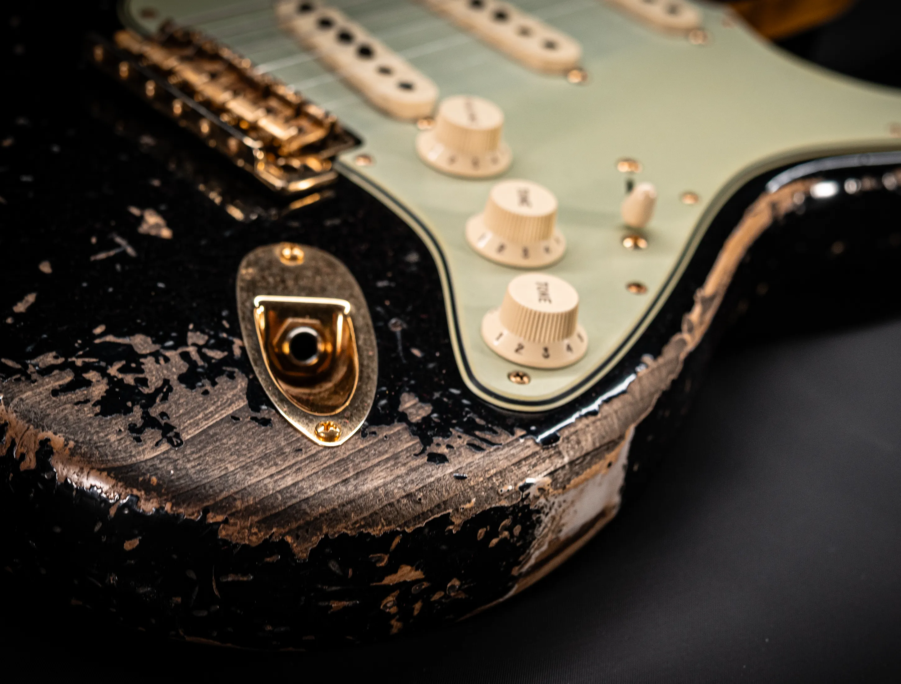 Fender MBD 1963 Stratocaster Super Heavy Relic Black - Gold Hardware