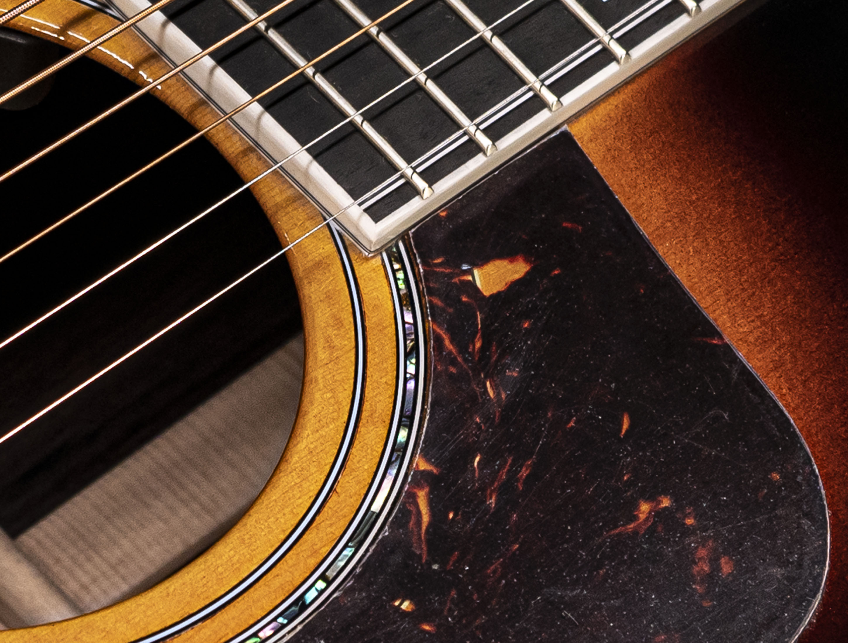 Galerie anzeigen (23 Bilder) a10-5602 Guild-D-55E-ATB-Antique-Sunburst-L-R-Baggs-USA