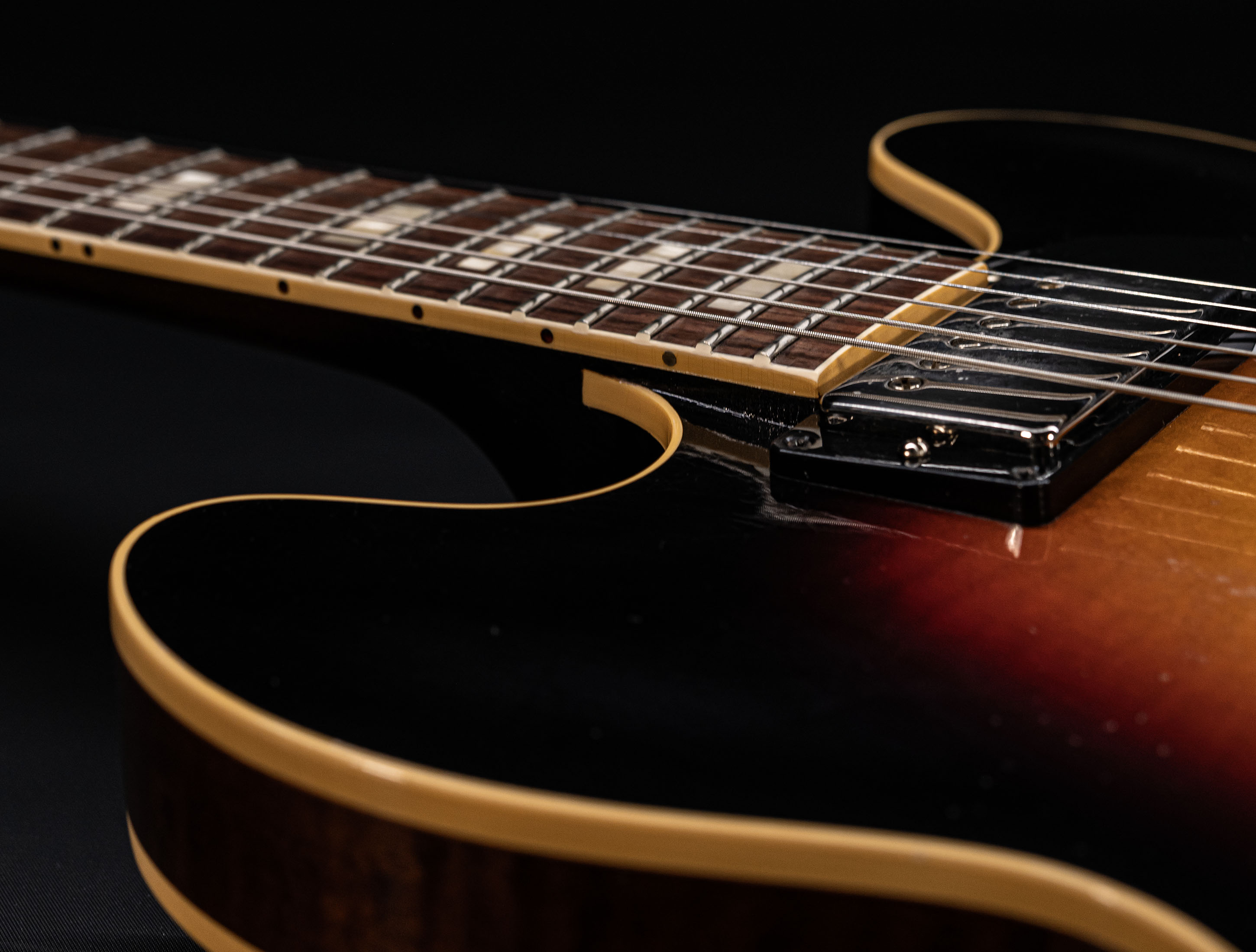 Galerie anzeigen (31 Bilder) a155108 Gibson-ES-335-1964-Custom-Shop-Murphy-Lab-Light-Aged-Figured-Maple-Antique-Vintage-Burst