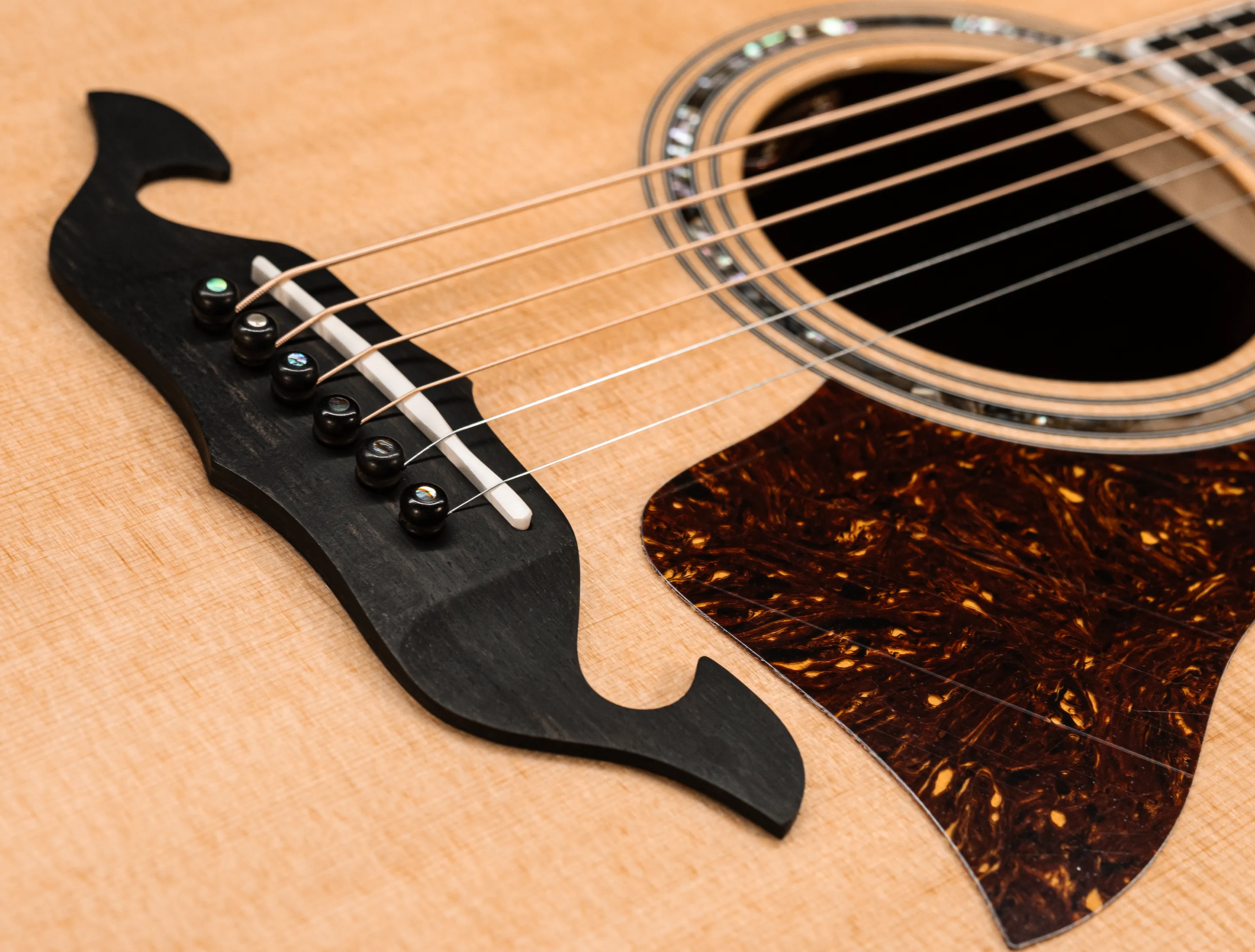 Show gallery (27 images) a165042 Taylor 815e Legacy - First Edition hand signed by Bob Taylor