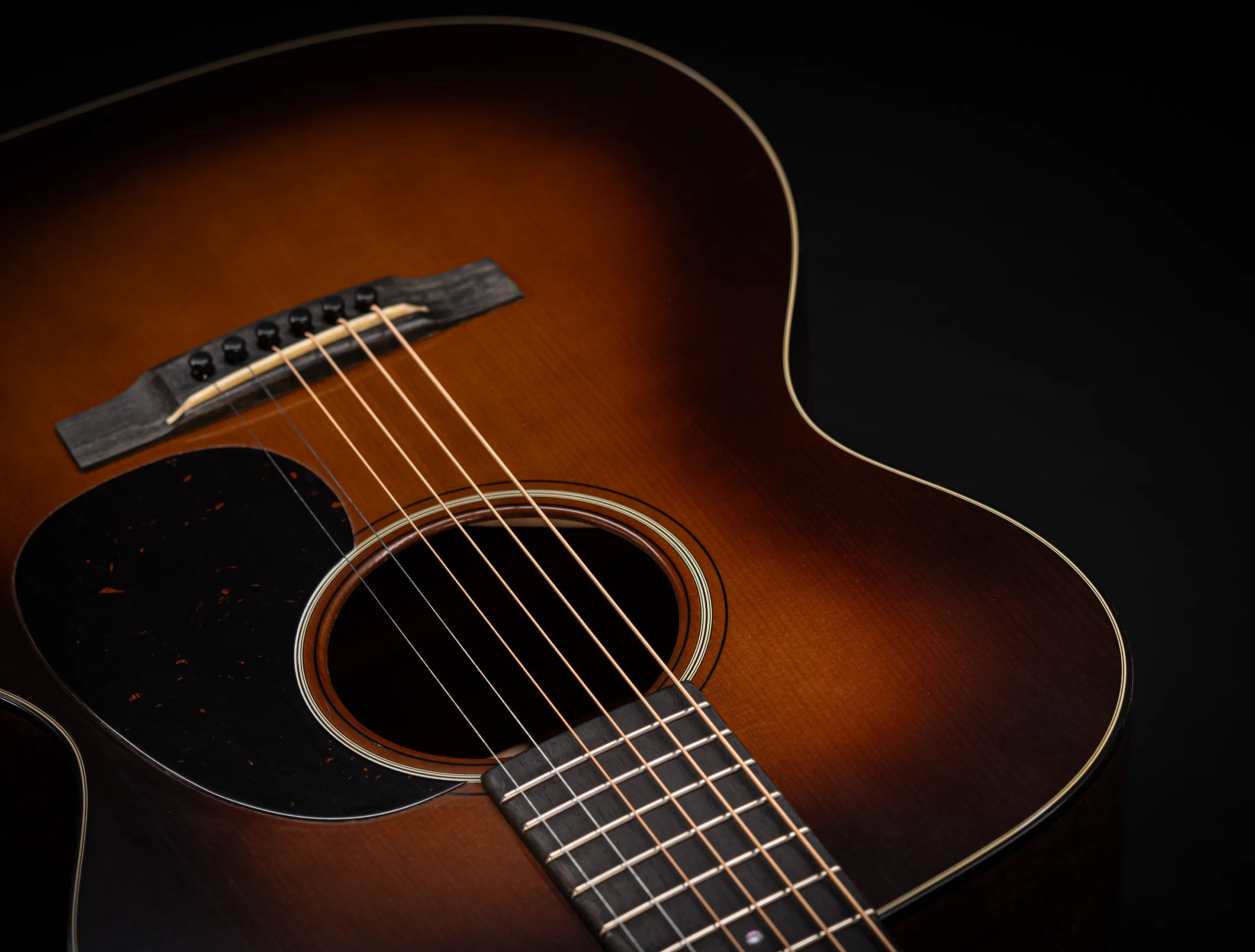 Show gallery (32 images) a156506-Martin Custom Shop 000-18 Authentic 1937 Vintage Low Gloss - Ambertone Burst Stage 1 Aging