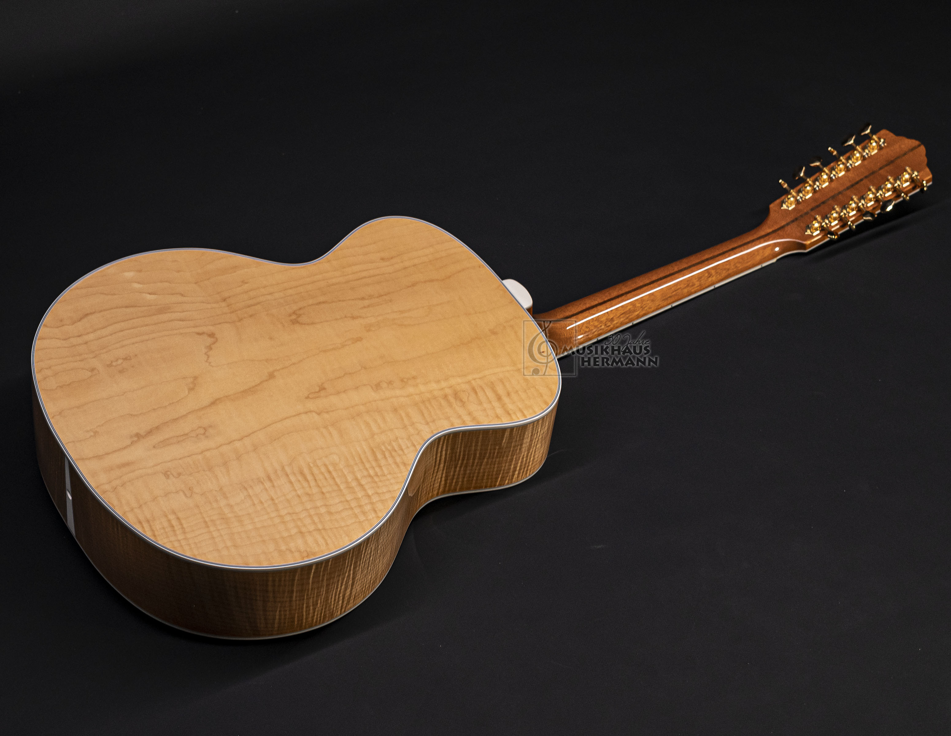 Galerie anzeigen (18 Bilder) a8-8429-guild-f-512-maple-bld