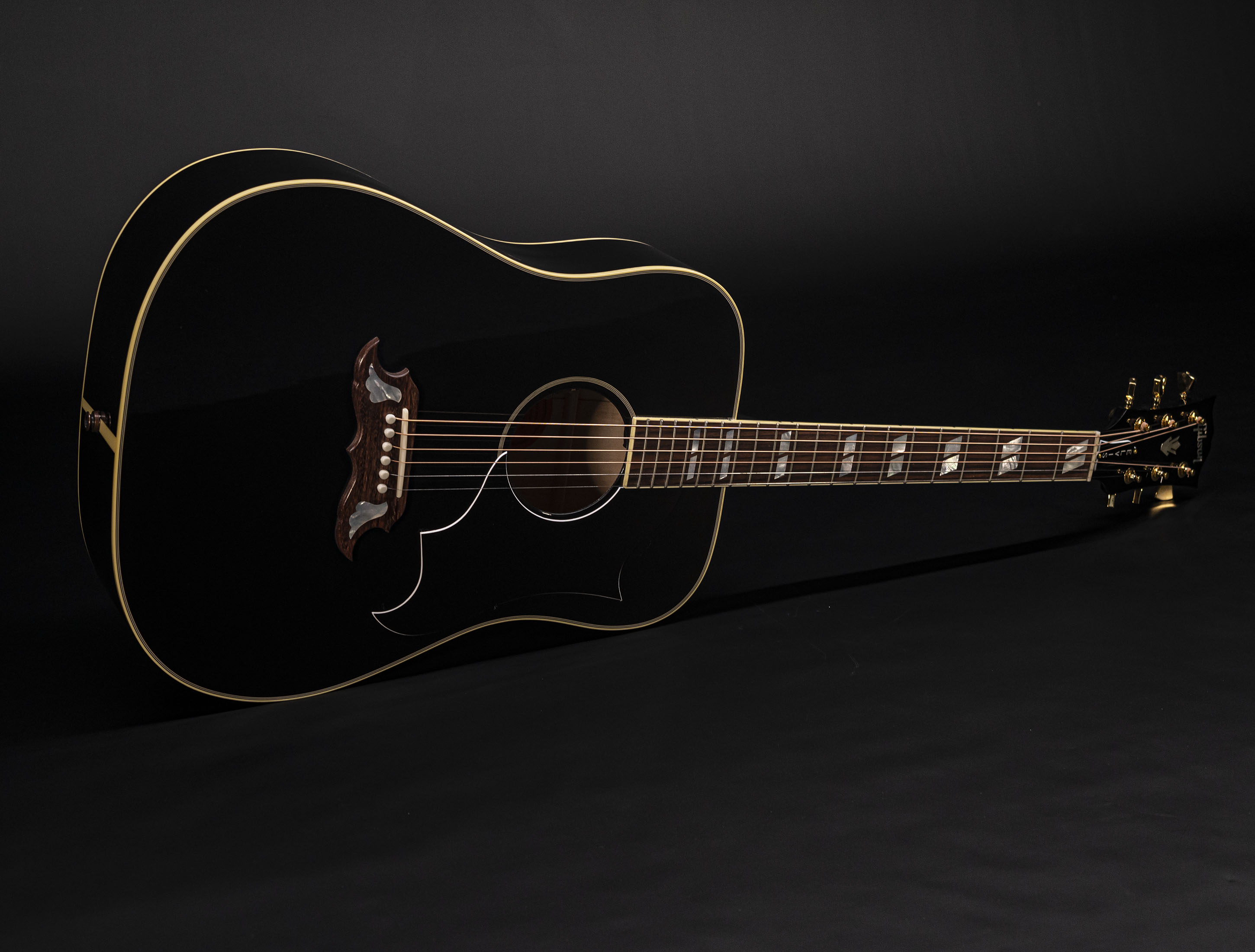 Show gallery (24 images) a110426 Gibson Elvis Dove Signature A Gift for the King - Ebony