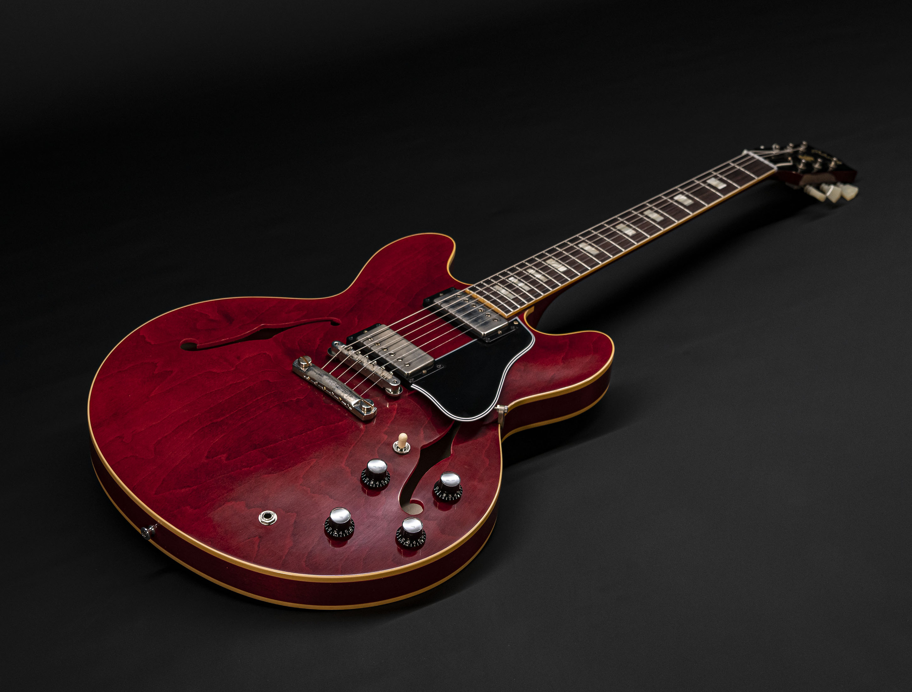 a128312_Gibson-ES-335-1964-Custom-Shop-Historic-Reissue-VOS-Sixties-Cherry a128312 gibson-es-335-1964-custom-shop-historic-reissue-vos-sixties-cherry