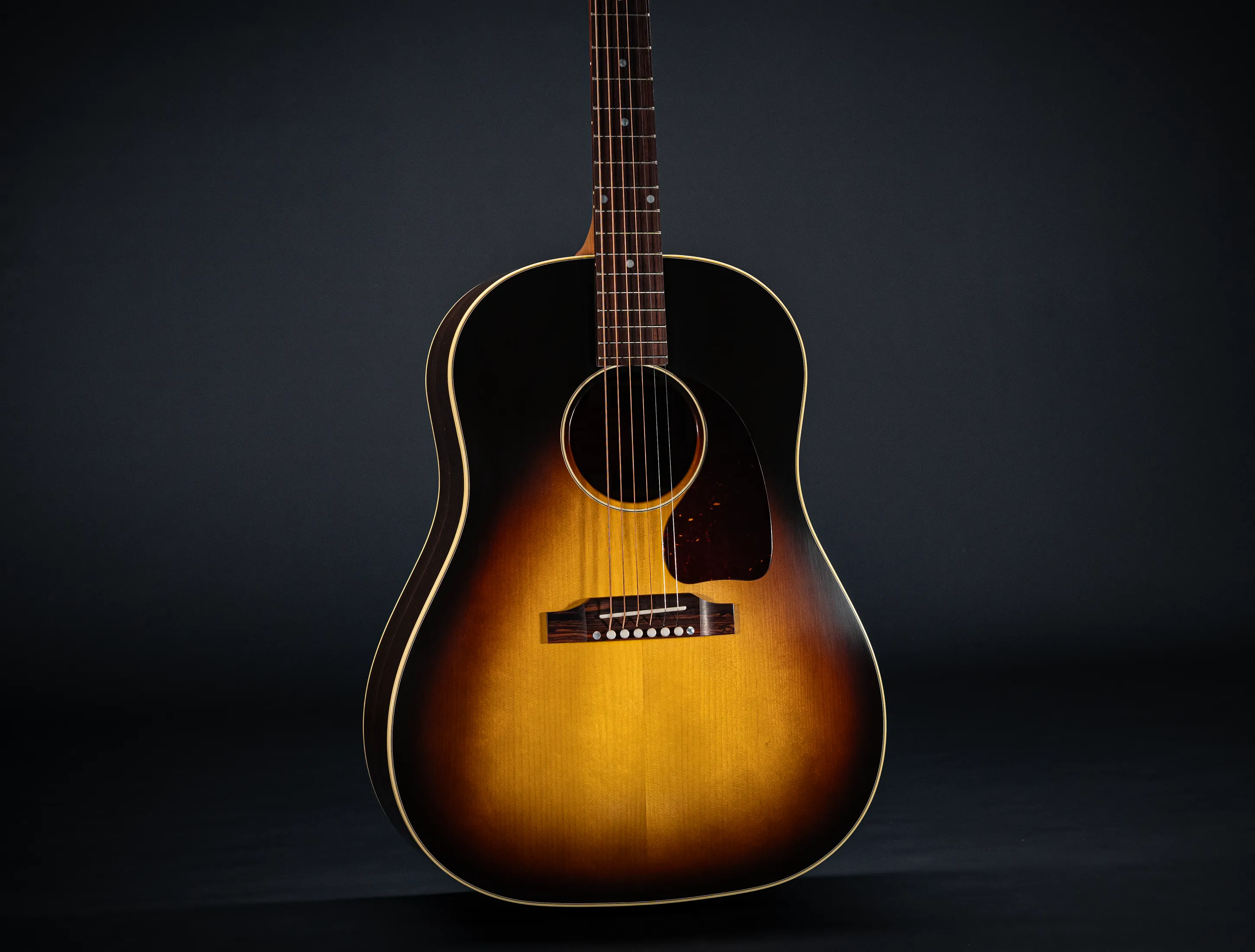 Show gallery (30 images) a175827-Gibson-J-45-Rosewood-EARLY-50s-Golden-Era-Custom-Shop-Adirondack-Vintage-Sunburst-Musikhaus-Hermann-