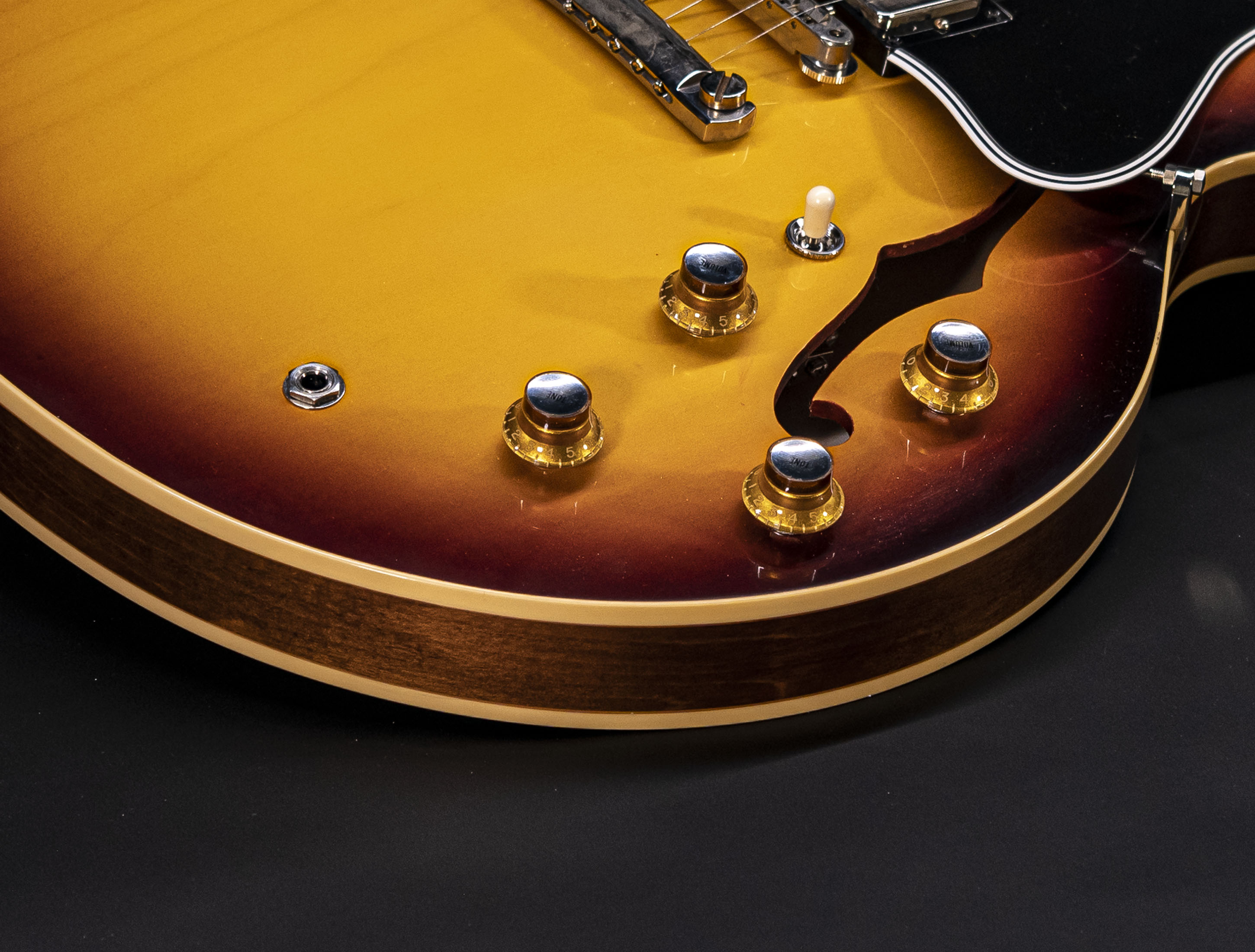 Galerie anzeigen (18 Bilder) a110467 gibson-es-335-1961-custom-shop-historic-reissue-vintage-burst