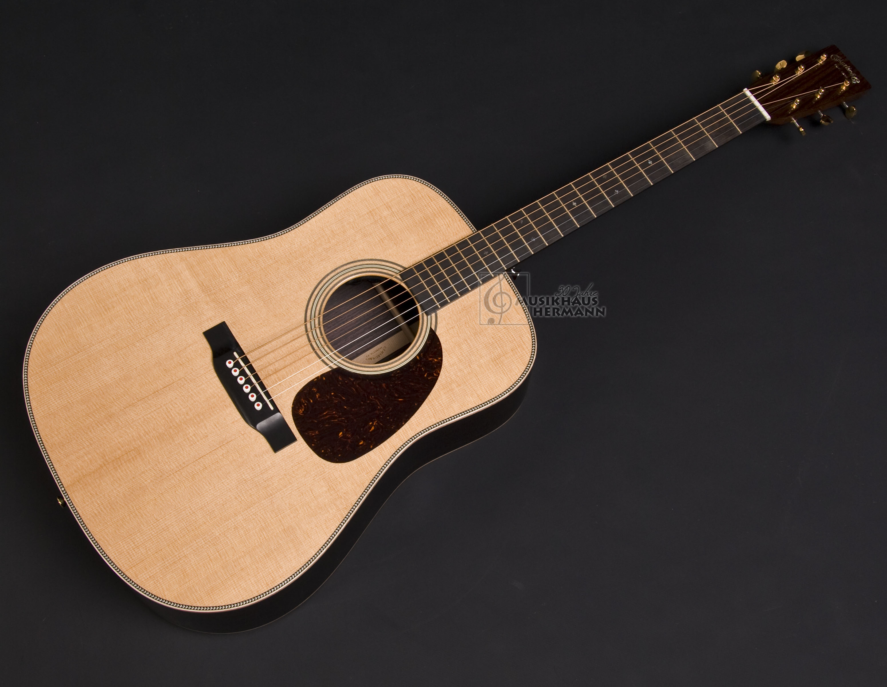 Show gallery (14 images) a7-9078 martin-d-28-e-modern-deluxe-mit-tonabnehmer