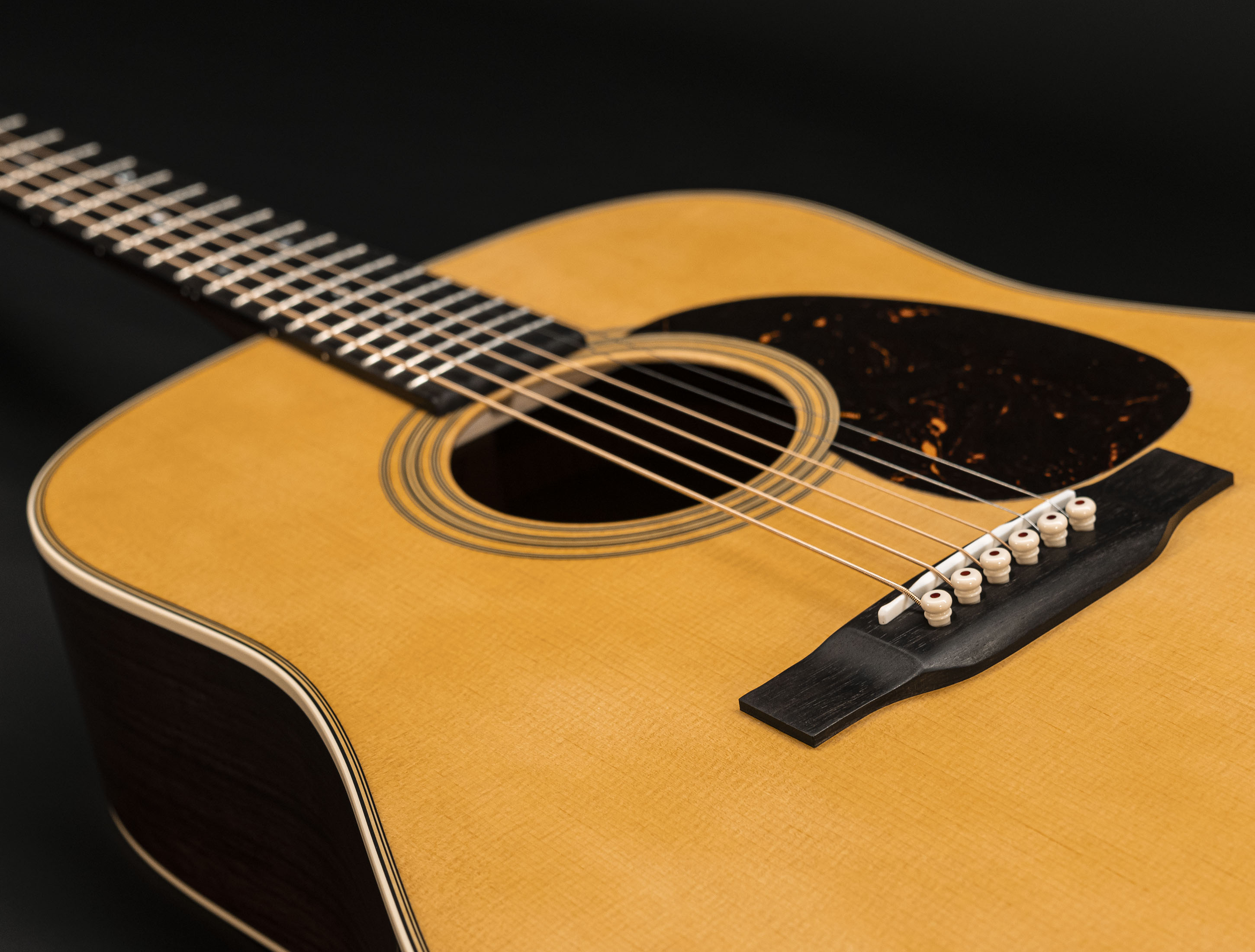 Show gallery (20 images) a135376 martin-d-28-satin-2023