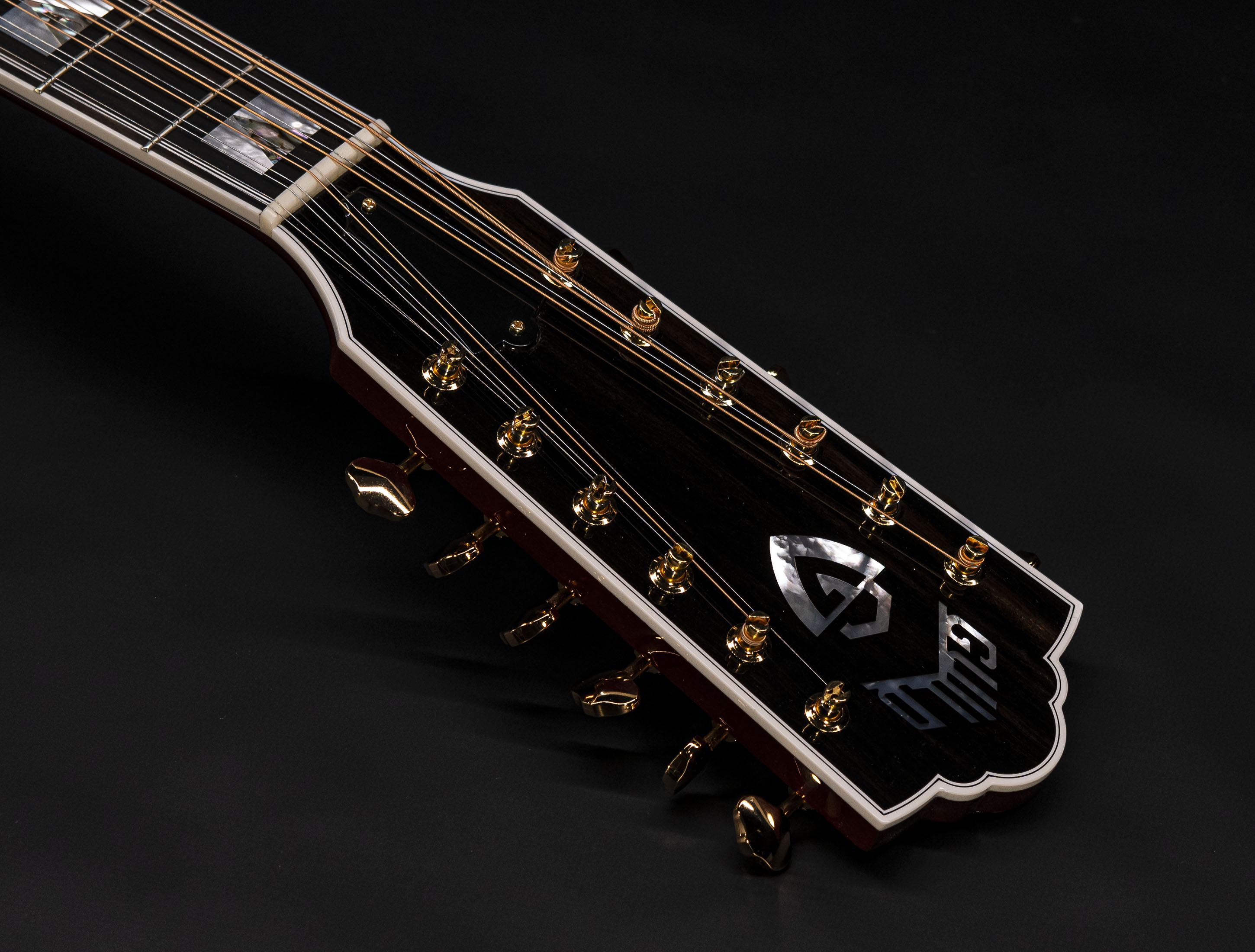 Galerie anzeigen (22 Bilder) a110907 guild-f-512e-natural-l-r-baggs-12-string-usa