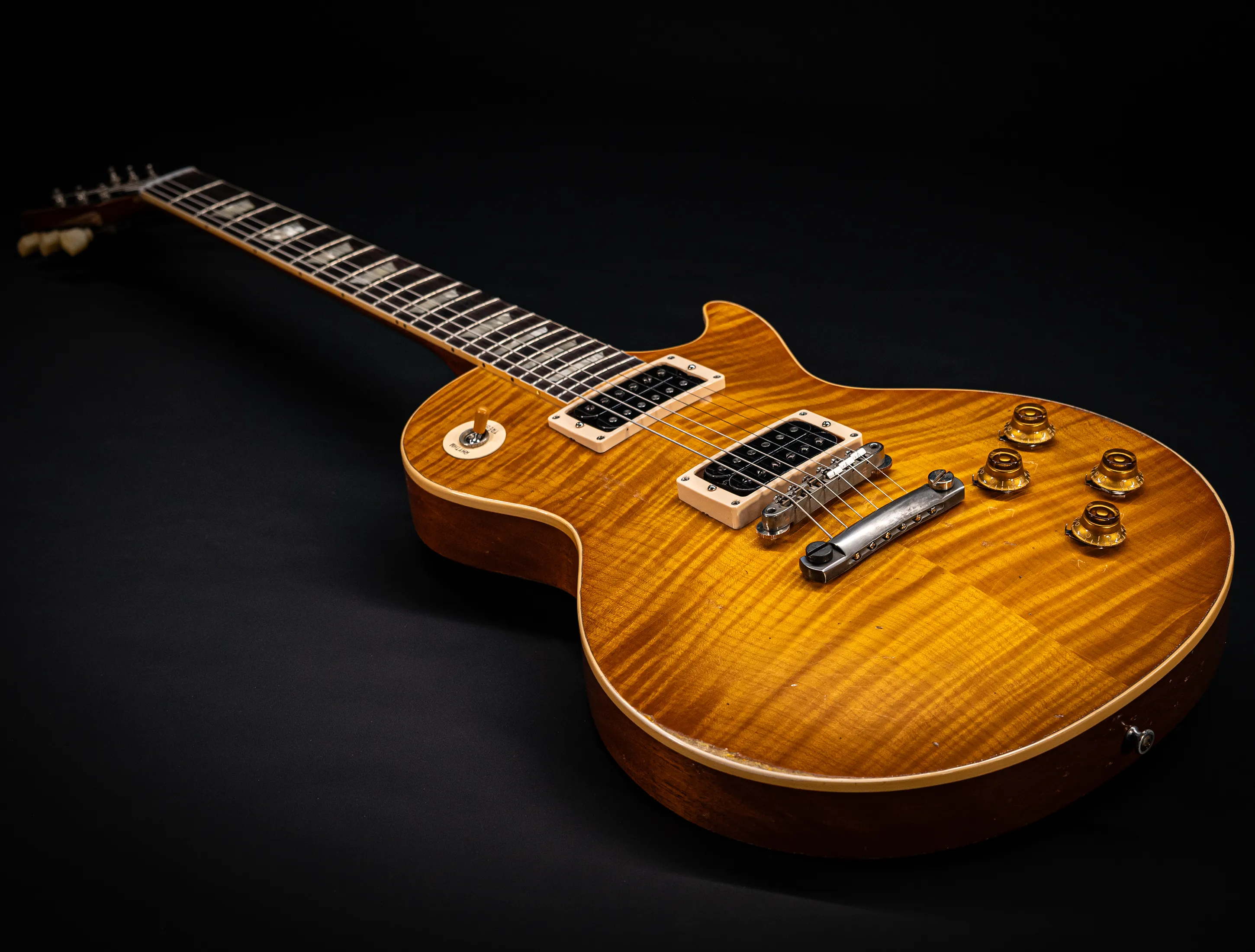 Show gallery (36 images) a163141 Gibson Les Paul 1959 Double Black Murphy LAB R9 Authentic Heavy Aged - Butterscotch