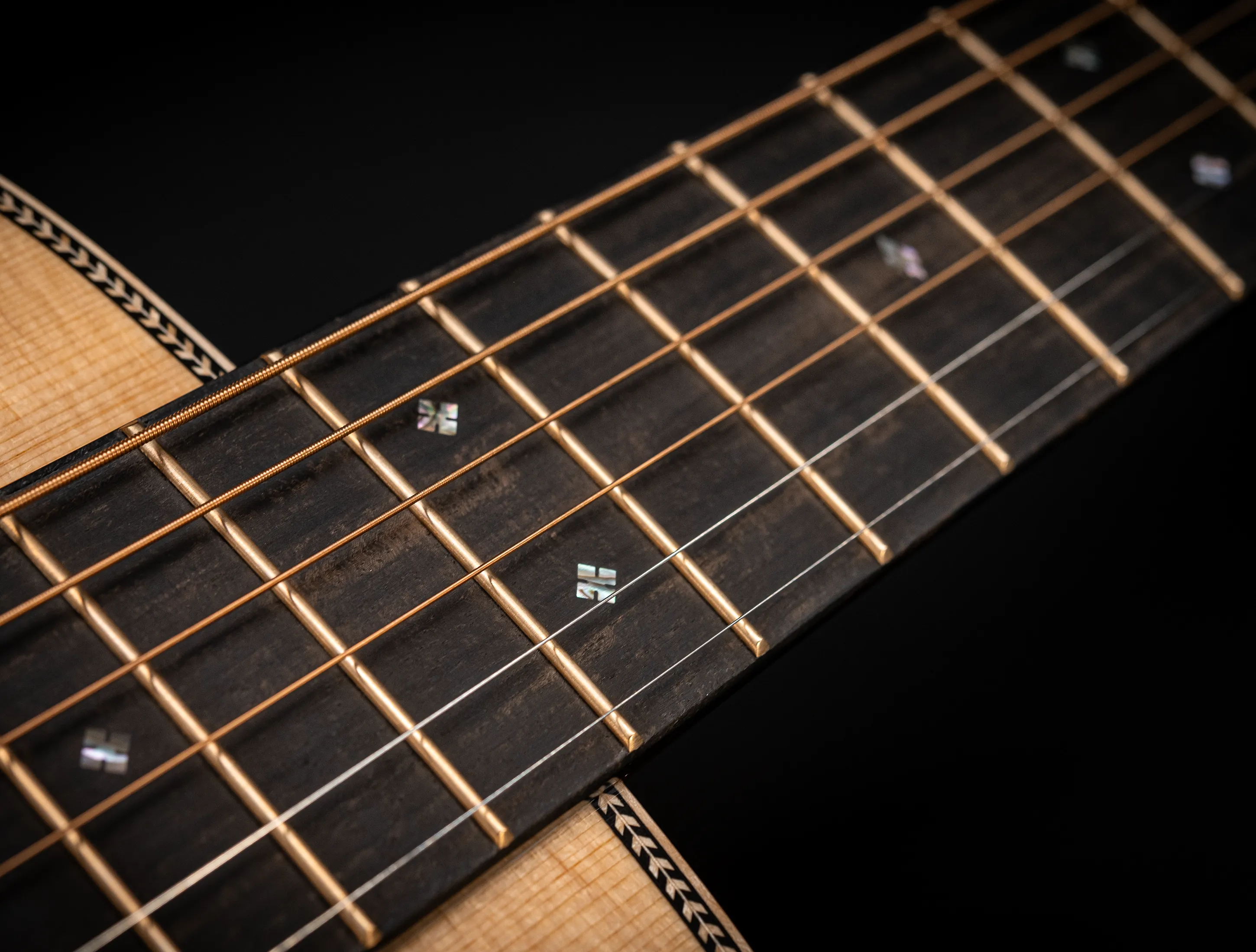 Show gallery (31 images) a170899 Martin 012-28 12-Fret Modern Deluxe Musikhaus-Hermann