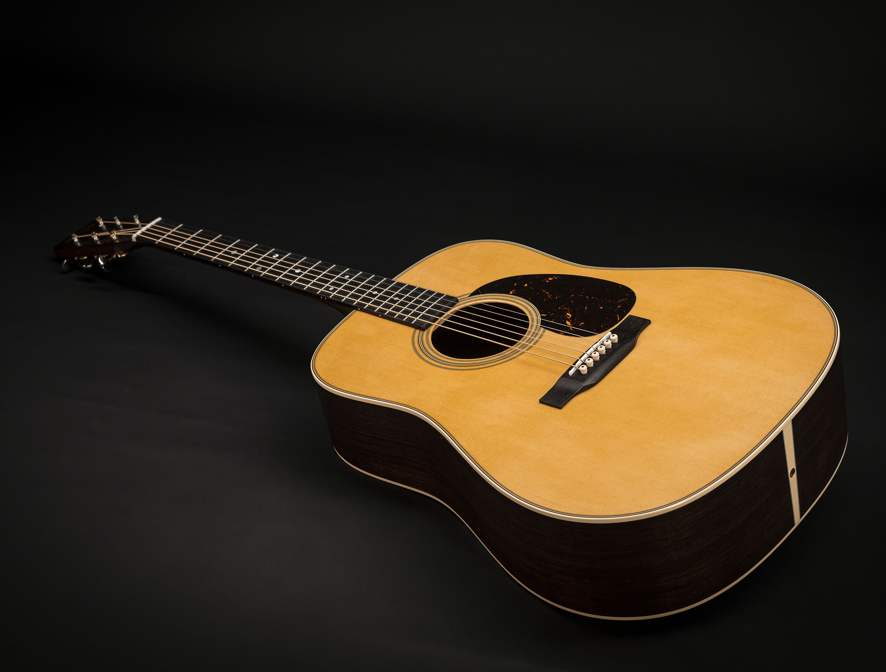 Show gallery (20 images) a135375 martin-d-28-satin-2023