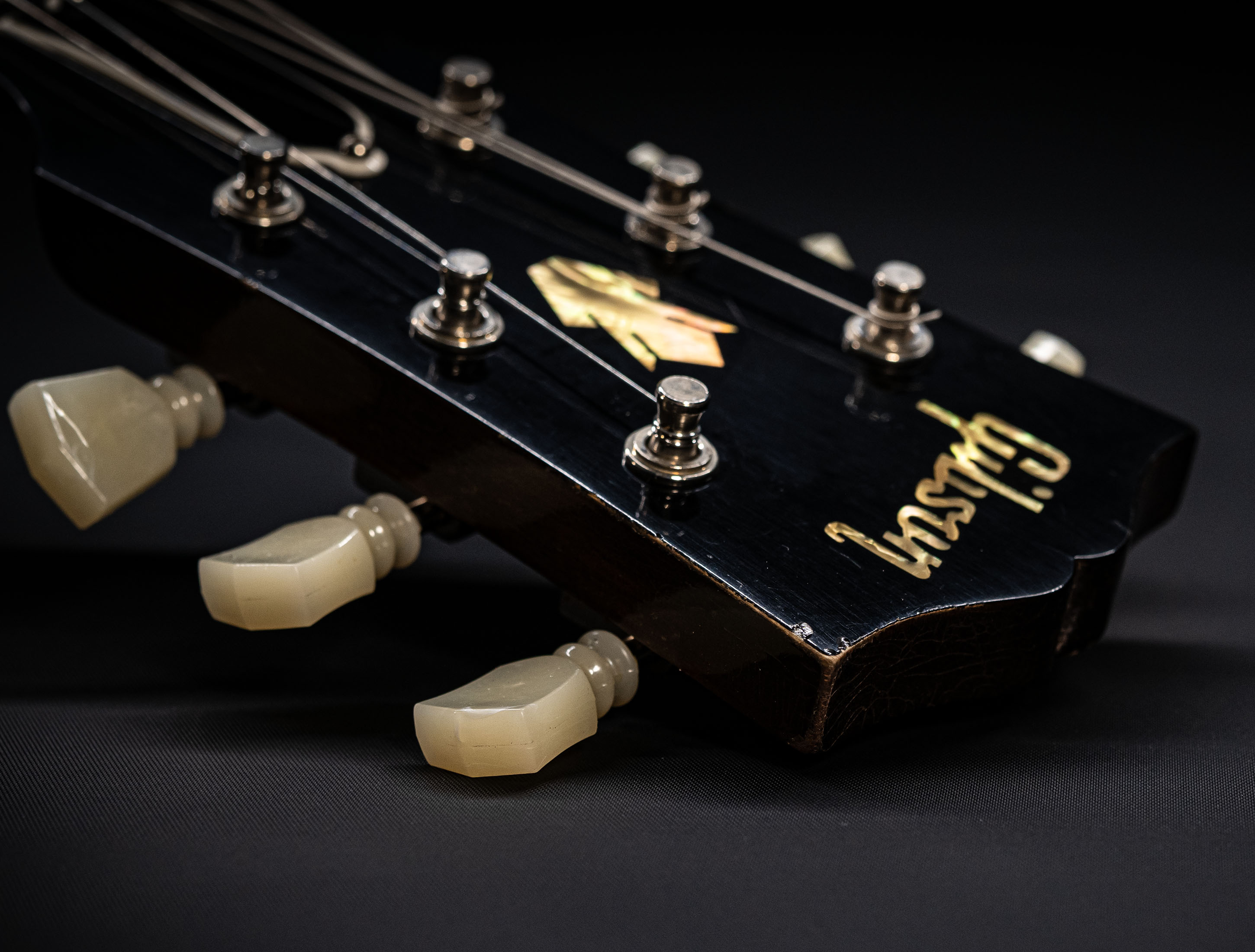 Galerie anzeigen (31 Bilder) a155105 Gibson-ES-335-1964-Custom-Shop-Murphy-Lab-Light-Aged-Figured-Maple-Antique-Vintage-Burst