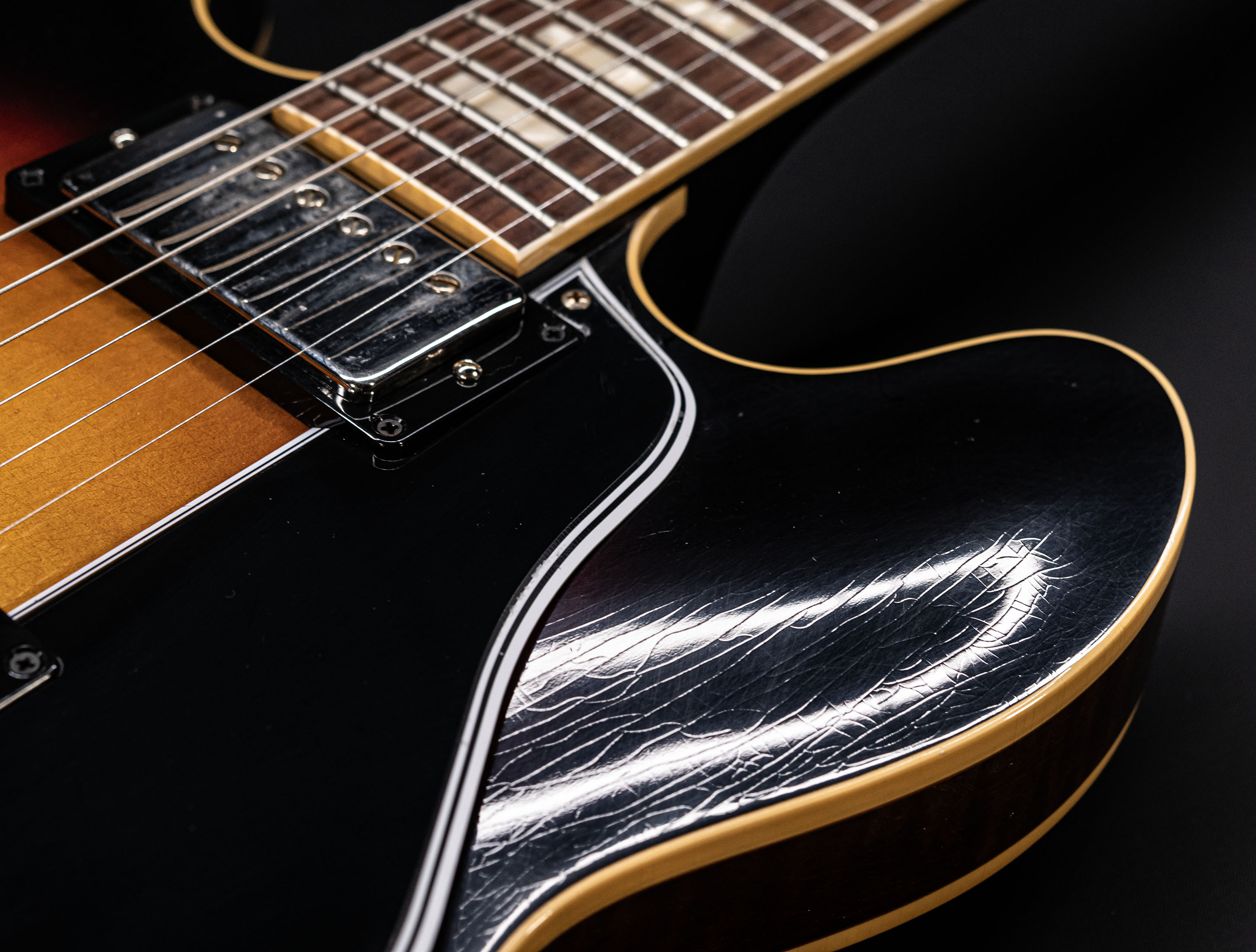 Galerie anzeigen (31 Bilder) a155088 Gibson-ES-335-1964-Custom-Shop-Murphy-Lab-Light-Aged-Figured-Maple-Antique-Vintage-Burst