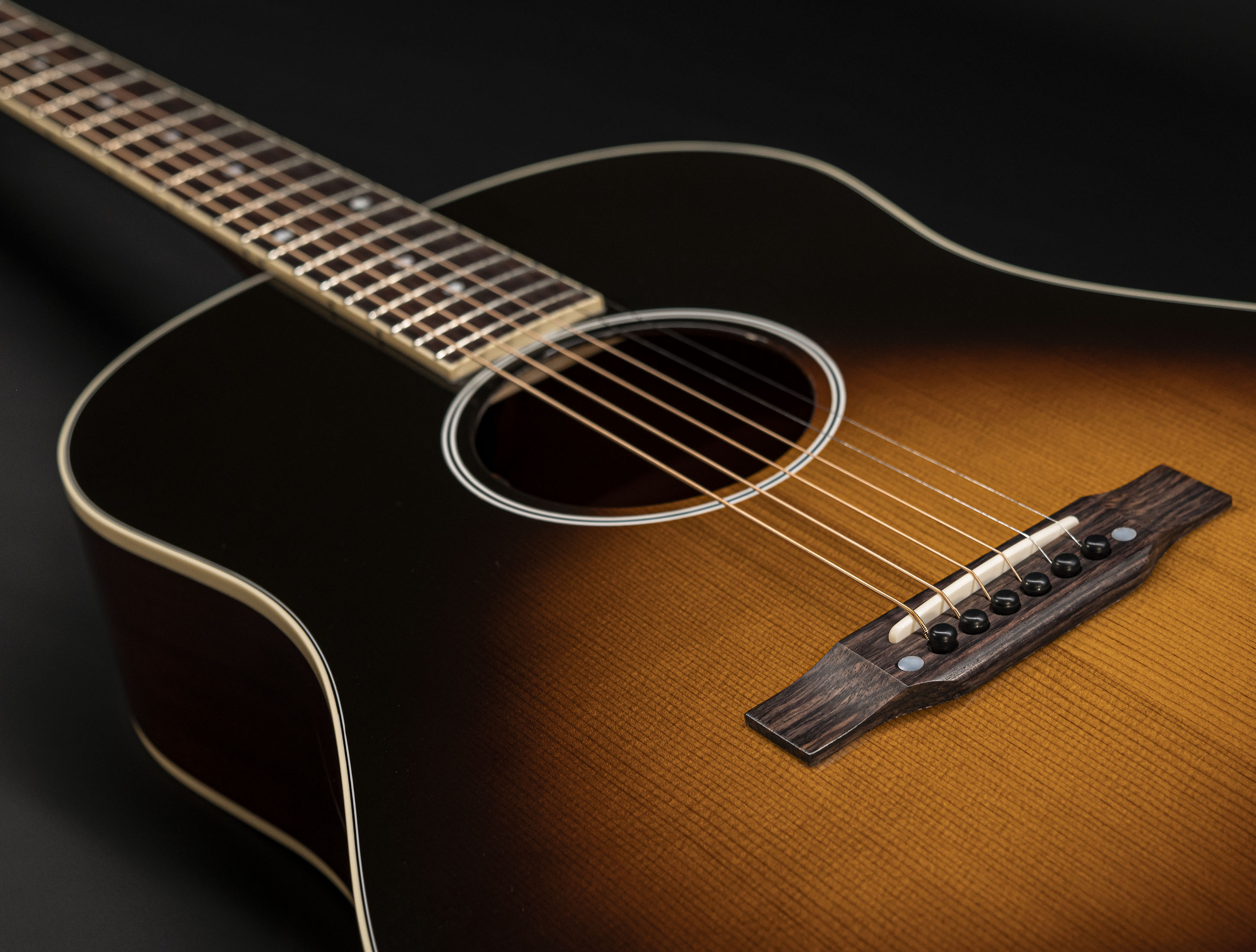 Galerie anzeigen (27 Bilder) a130255-gibson-keb-mo-3-0-j-45-12-fret