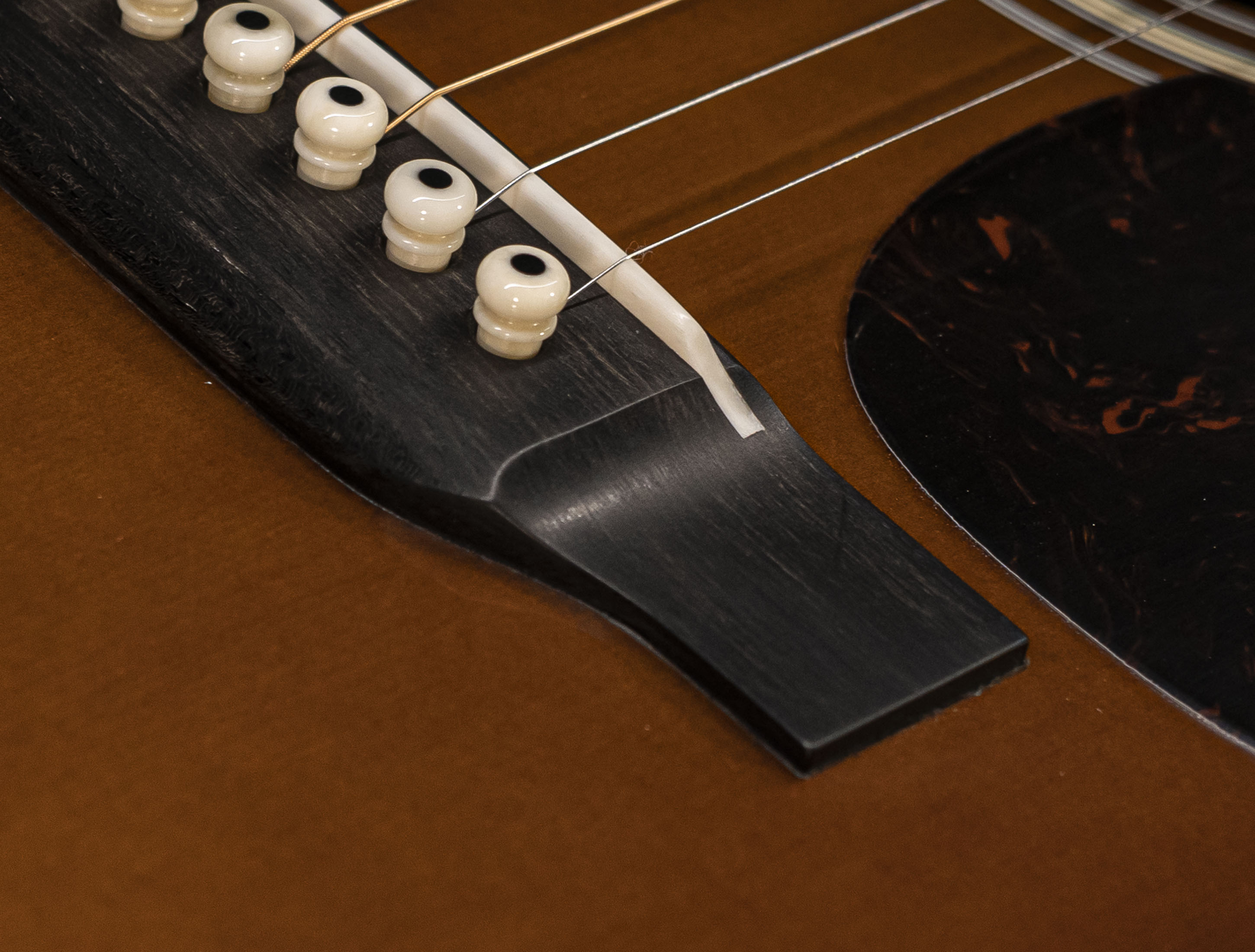 Show gallery (24 images) a113006-martin-custom-shop-d-28-authentic-1937-vintage-low-gloss-ambertone-burst