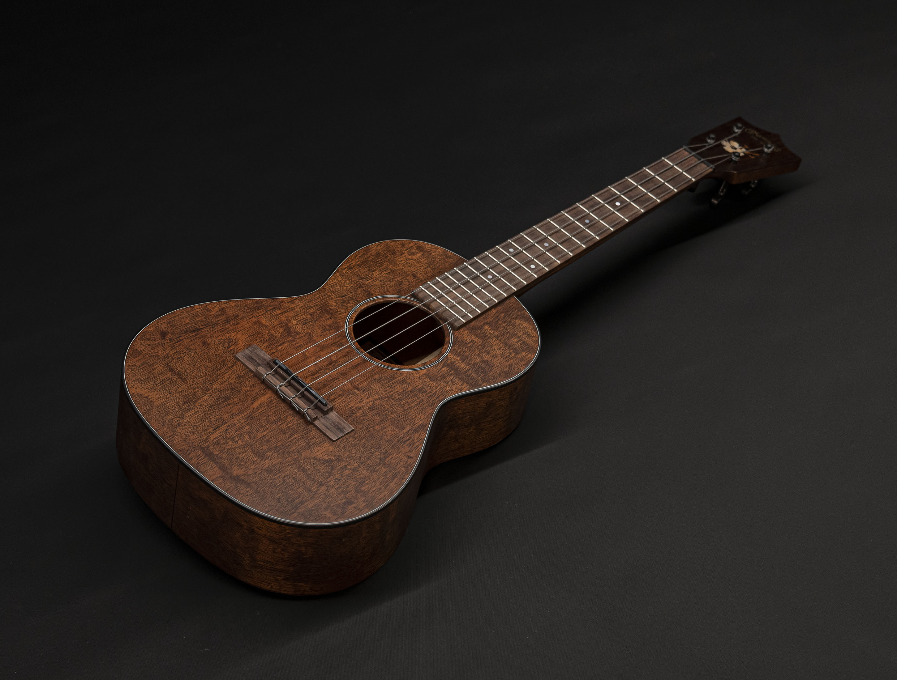 Galerie anzeigen (18 Bilder) a133434 martin-1t-iz-tenor-uke