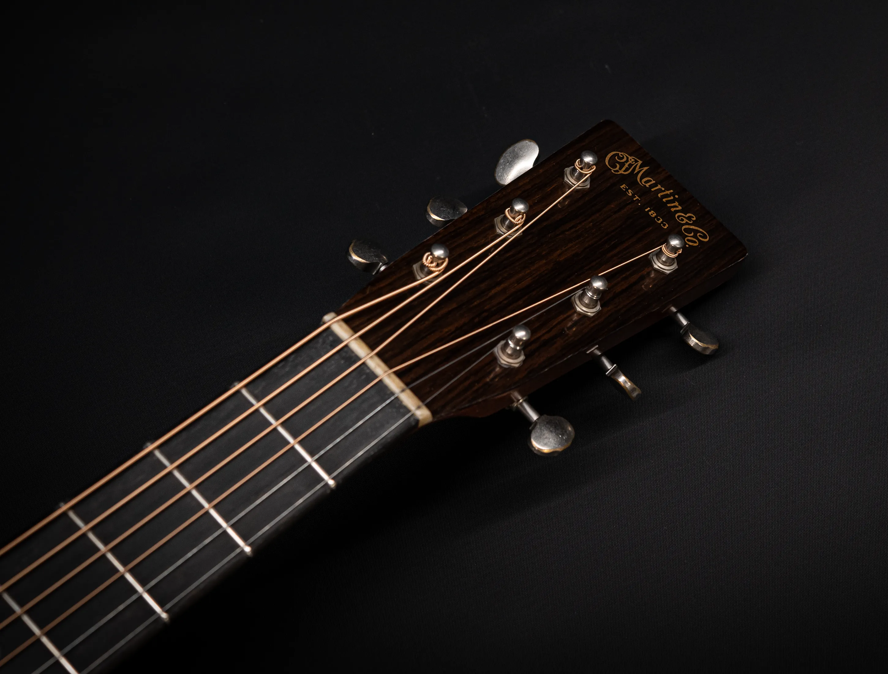 Show gallery (32 images) a156496-Martin Custom Shop 000-18 Authentic 1937 Vintage Low Gloss - Ambertone Burst Stage 1 Aging