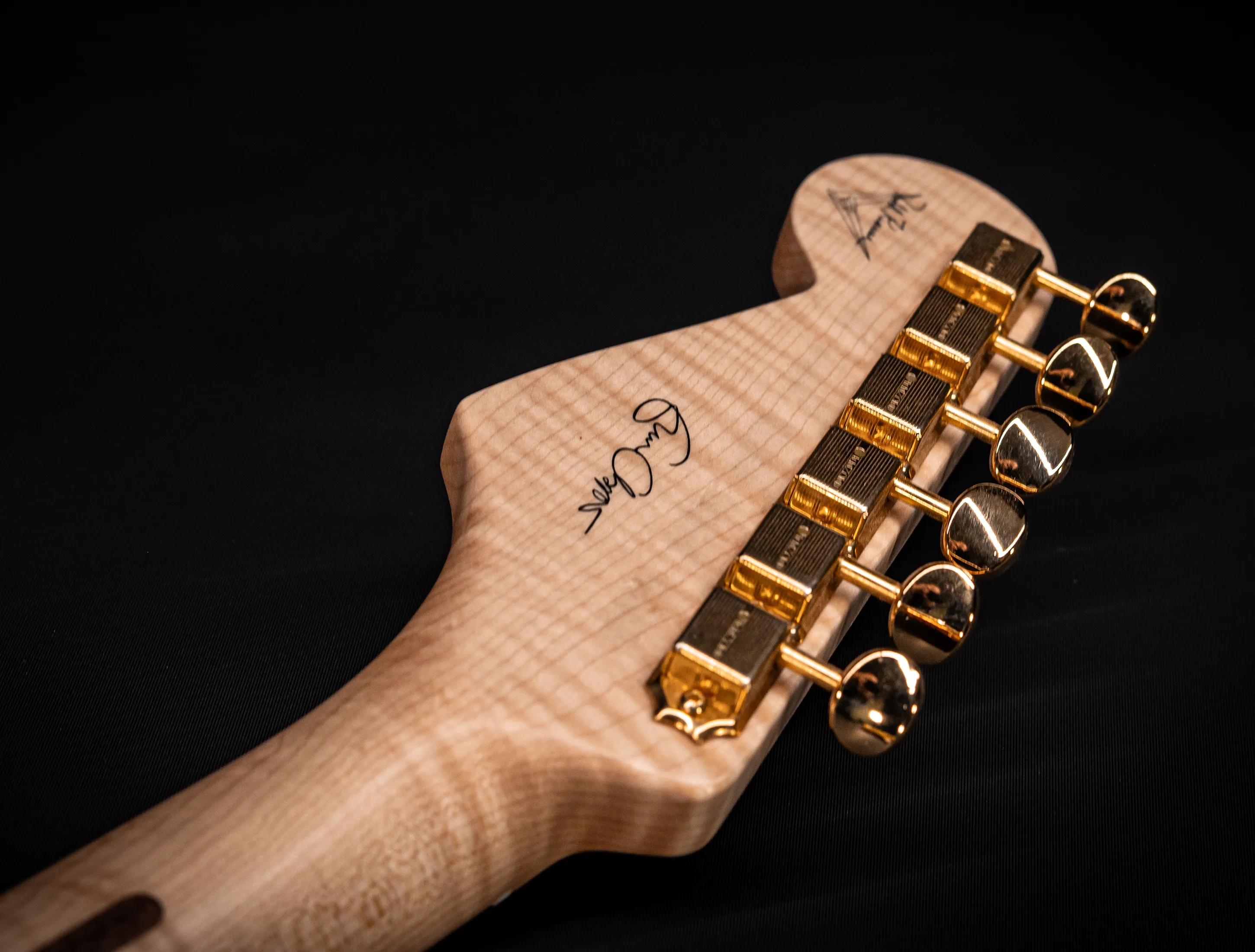 a165180 Fender Masterbuilt Todd Krause GOLD LEAF Eric Clapton Stratocaster - 24 Karat Gold