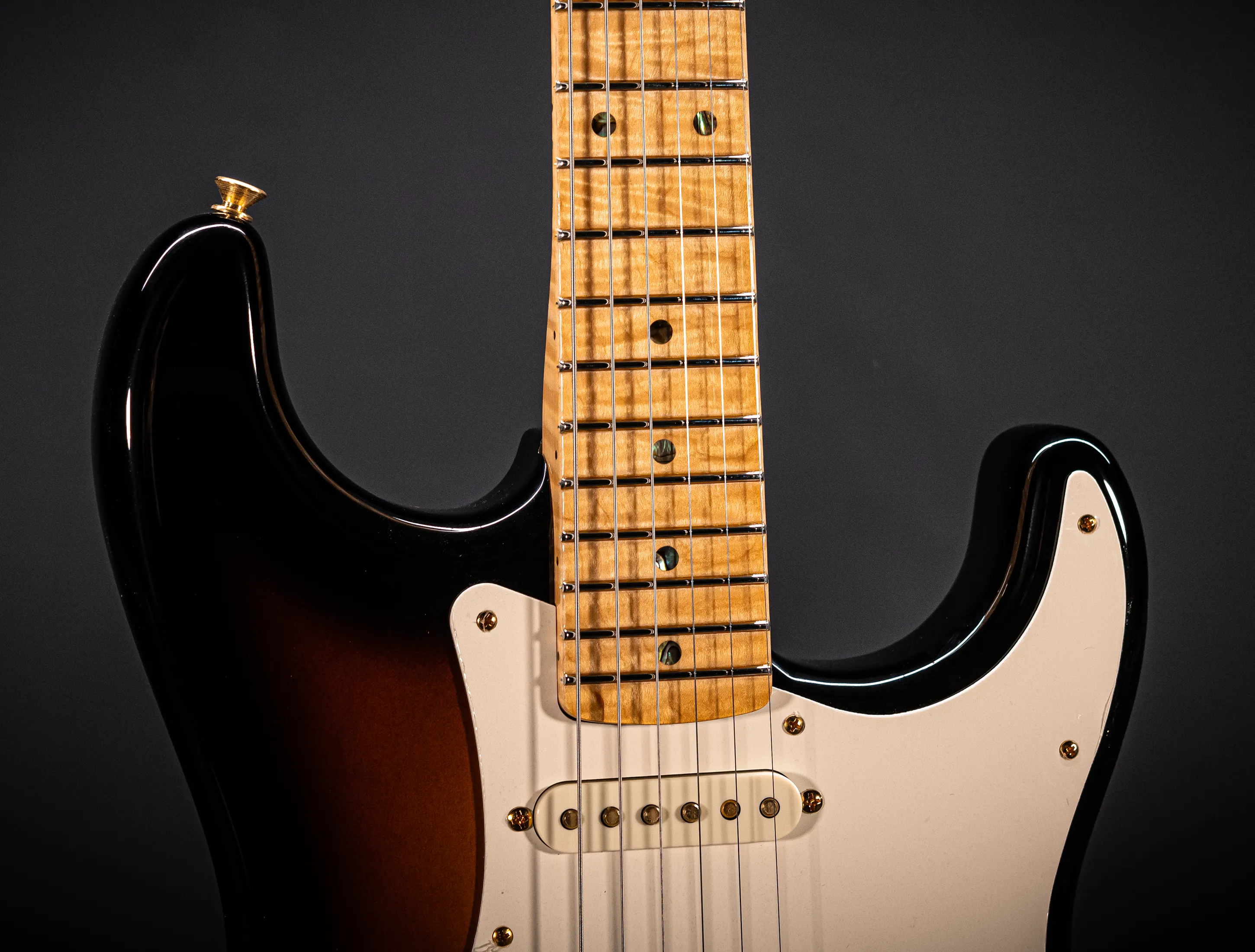 a165120 Fender 70th Anniversary Limited Stratocaster NOS Flame AAAA Neck - Sunburst