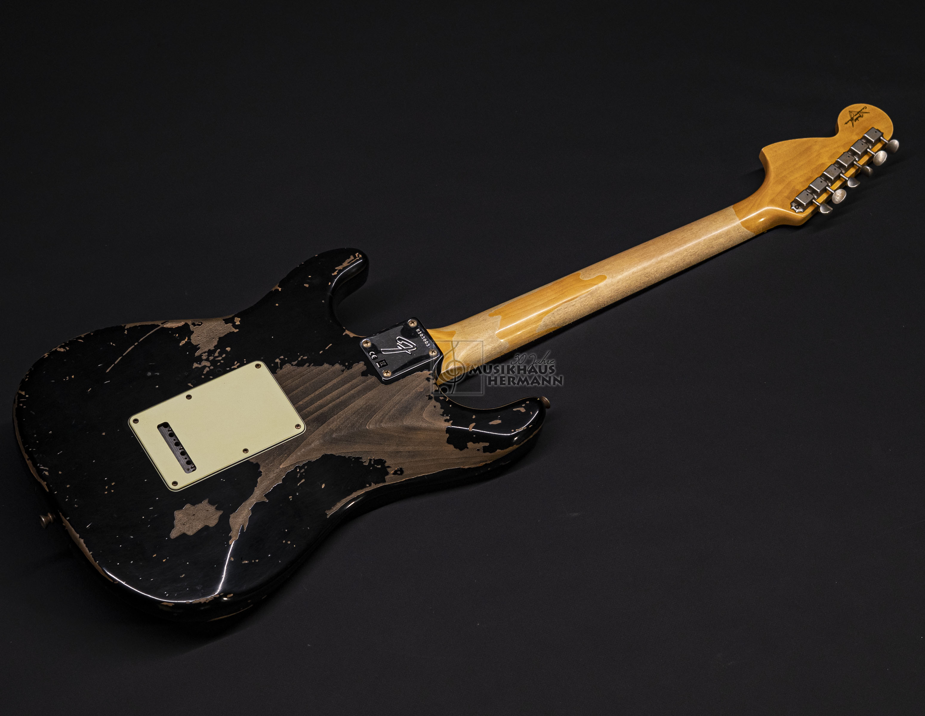 Show gallery (22 images) a9-1288 fender-custom-shop-michael-landau-1968-stratocaster-black