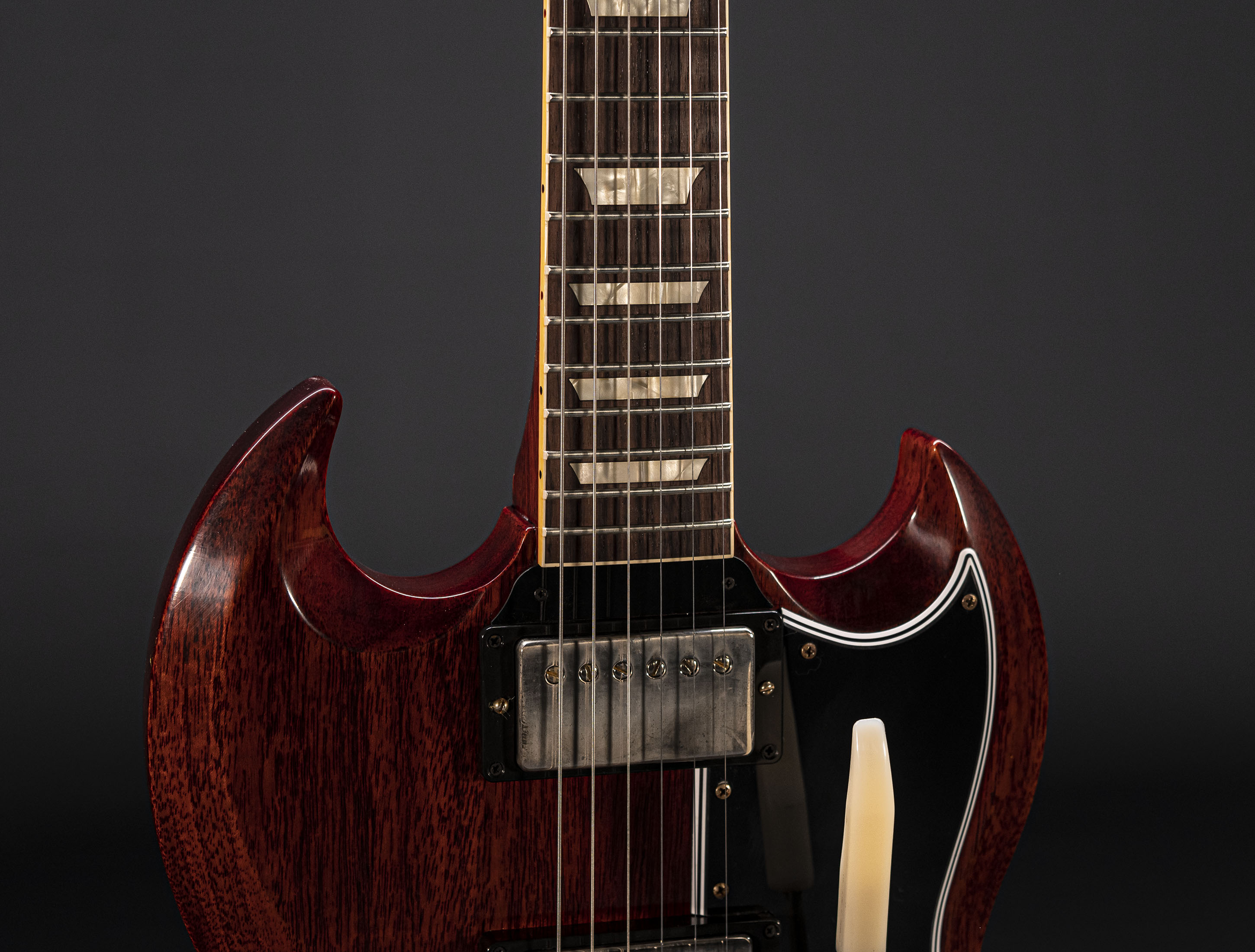 a128090-Gibson-SG-1964-Standard-Reissue-Maestro-Vibrola-VOS-Cherry-Red a128090-gibson-sg-1964-standard-reissue-maestro-vibrola-vos-cherry-red