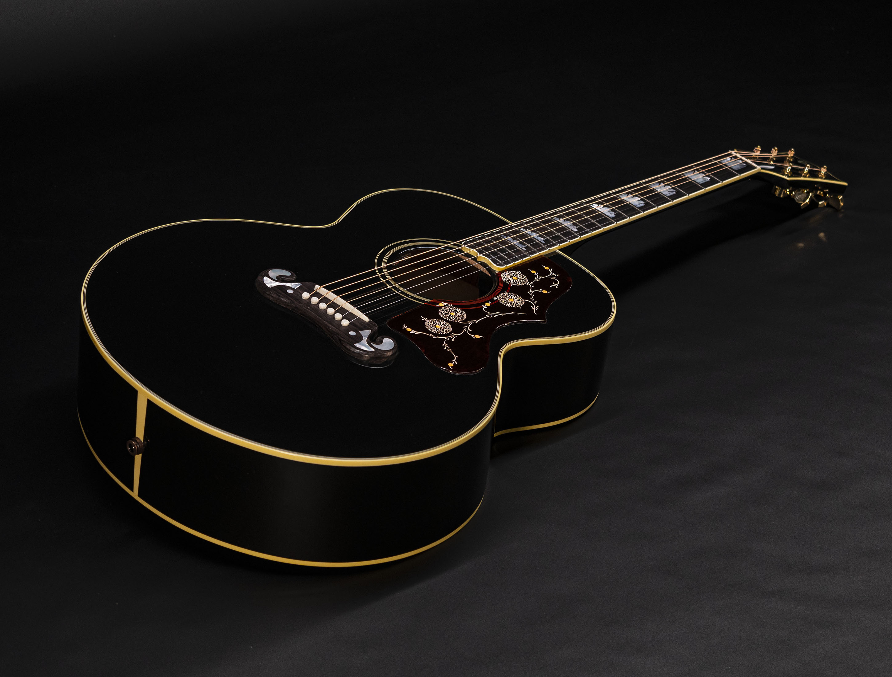 Show gallery (22 images) a110395 gibson-elvis-sj-200-signature-the-king-of-rock-and-roll-ebony