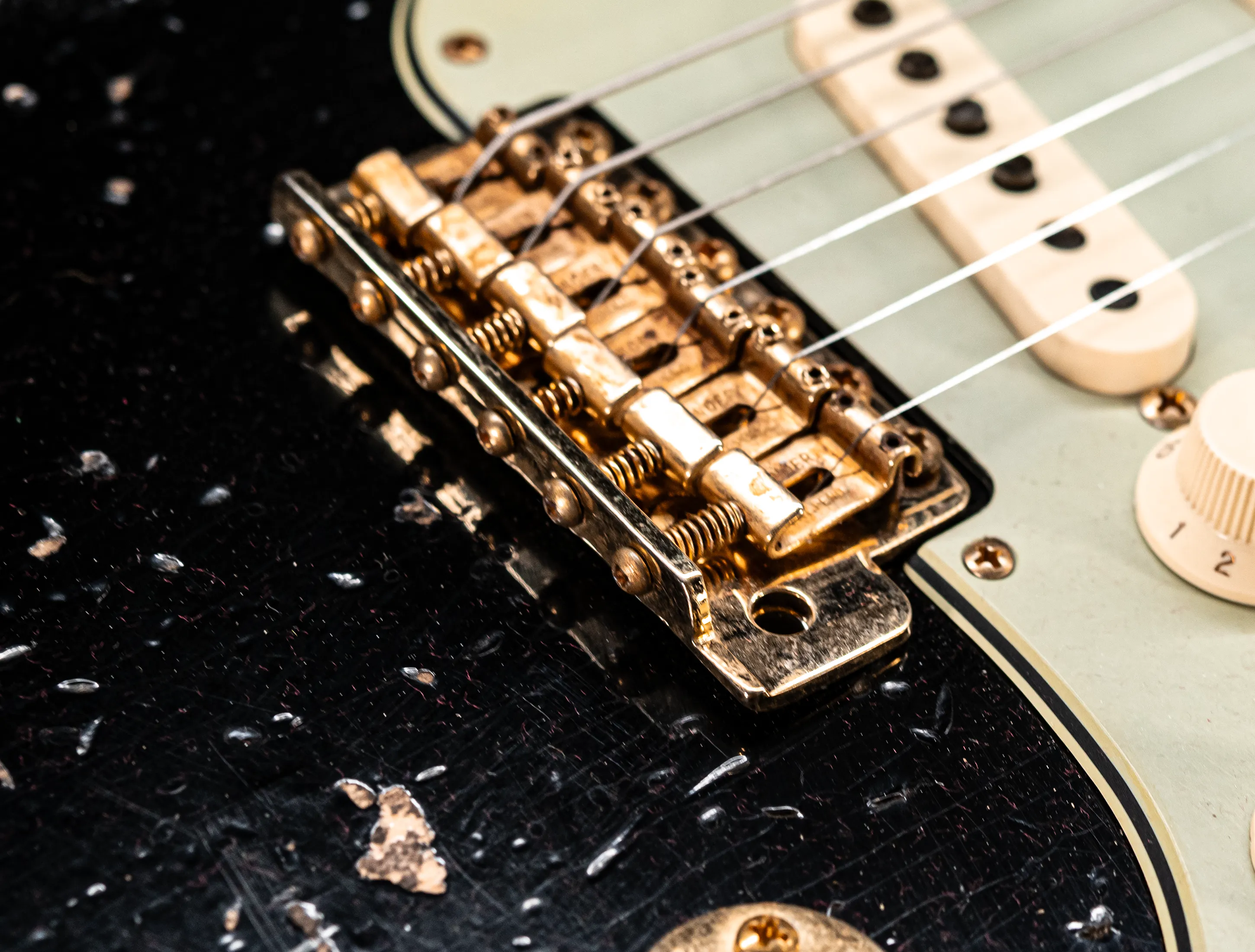 Fender MBD 1963 Stratocaster Super Heavy Relic Black - Gold Hardware