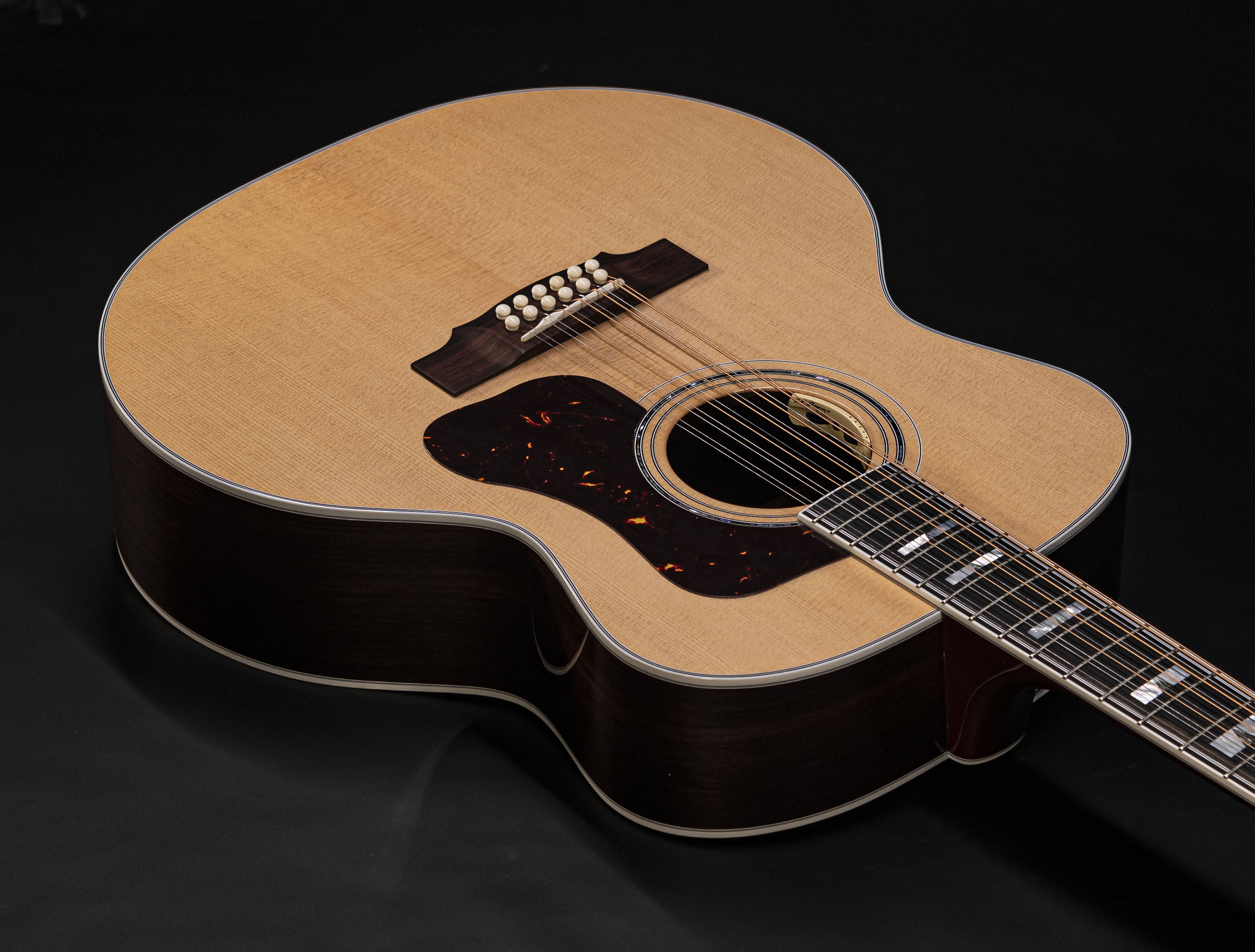 Galerie anzeigen (22 Bilder) a110899 guild-f-512e-natural-l-r-baggs-12-string-usa