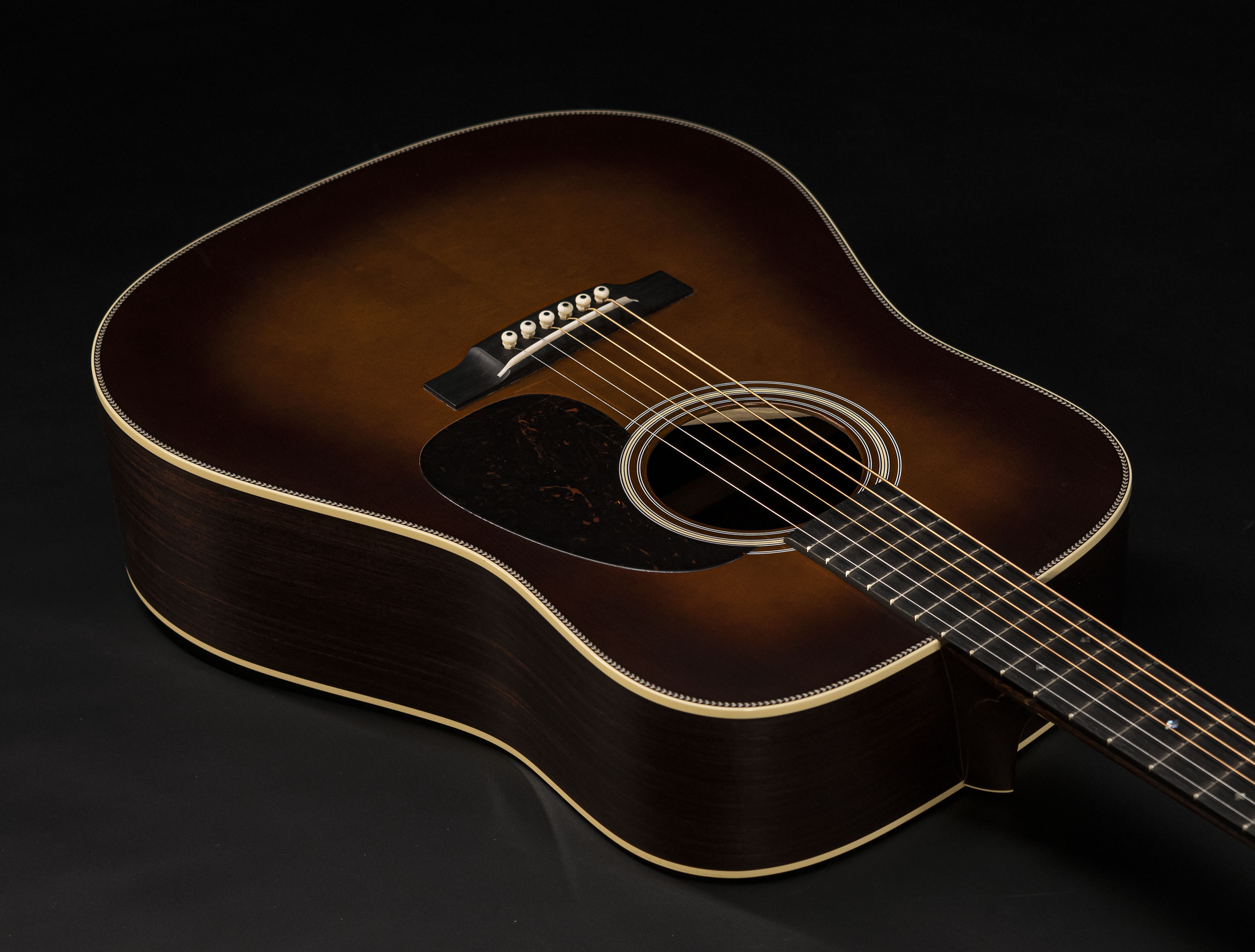 Show gallery (24 images) a113018-martin-custom-shop-d-28-authentic-1937-vintage-low-gloss-ambertone-burst