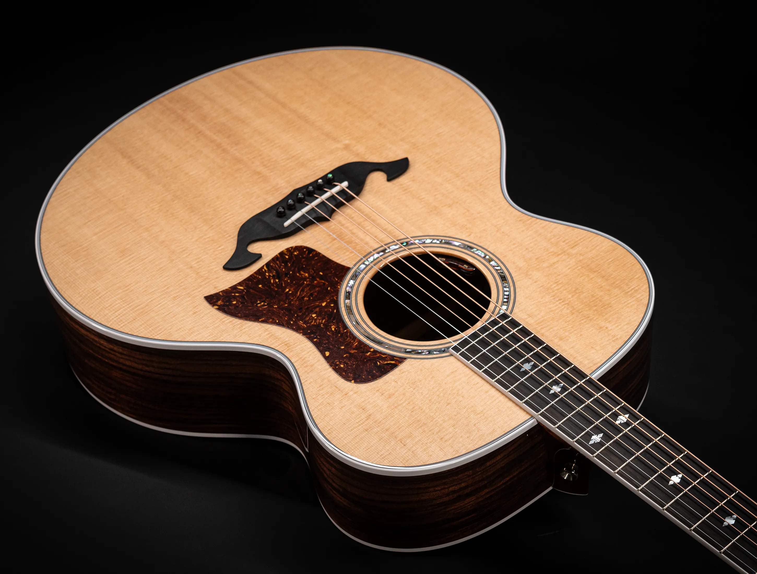 Show gallery (27 images) a165051 Taylor 815e Legacy - First Edition hand signed by Bob Taylor